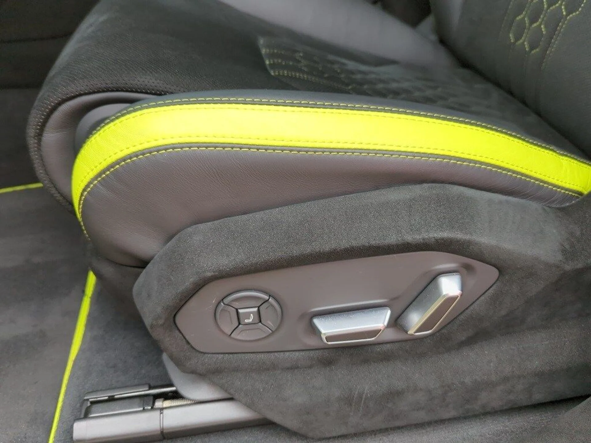 mph017_2394159611_97838a7066d3837ff4346efeefe54029x_95f11cd58b