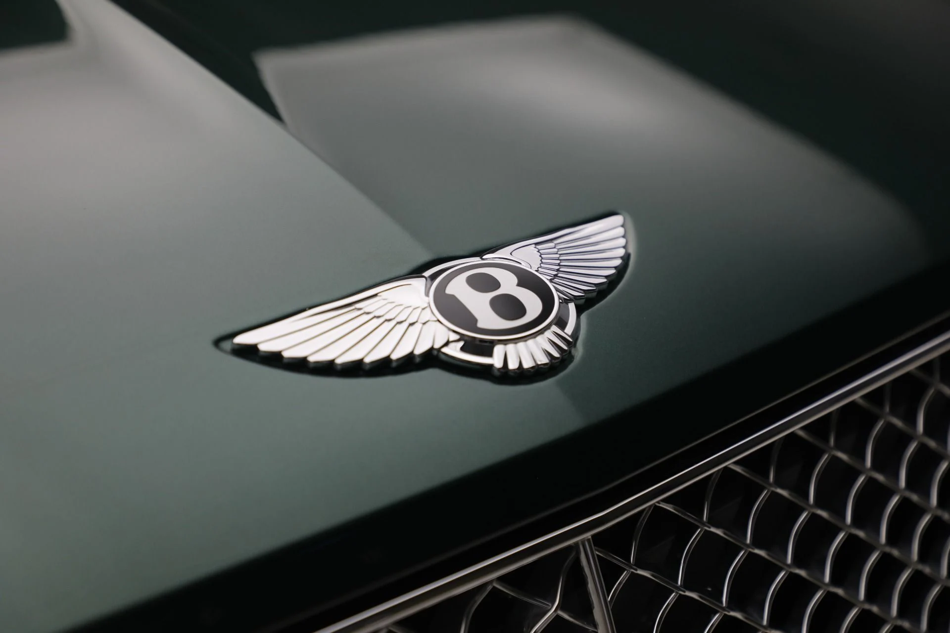 mph017_2398090185_Used_2023_Bentley_Bentayga_V8_7b1d76e644