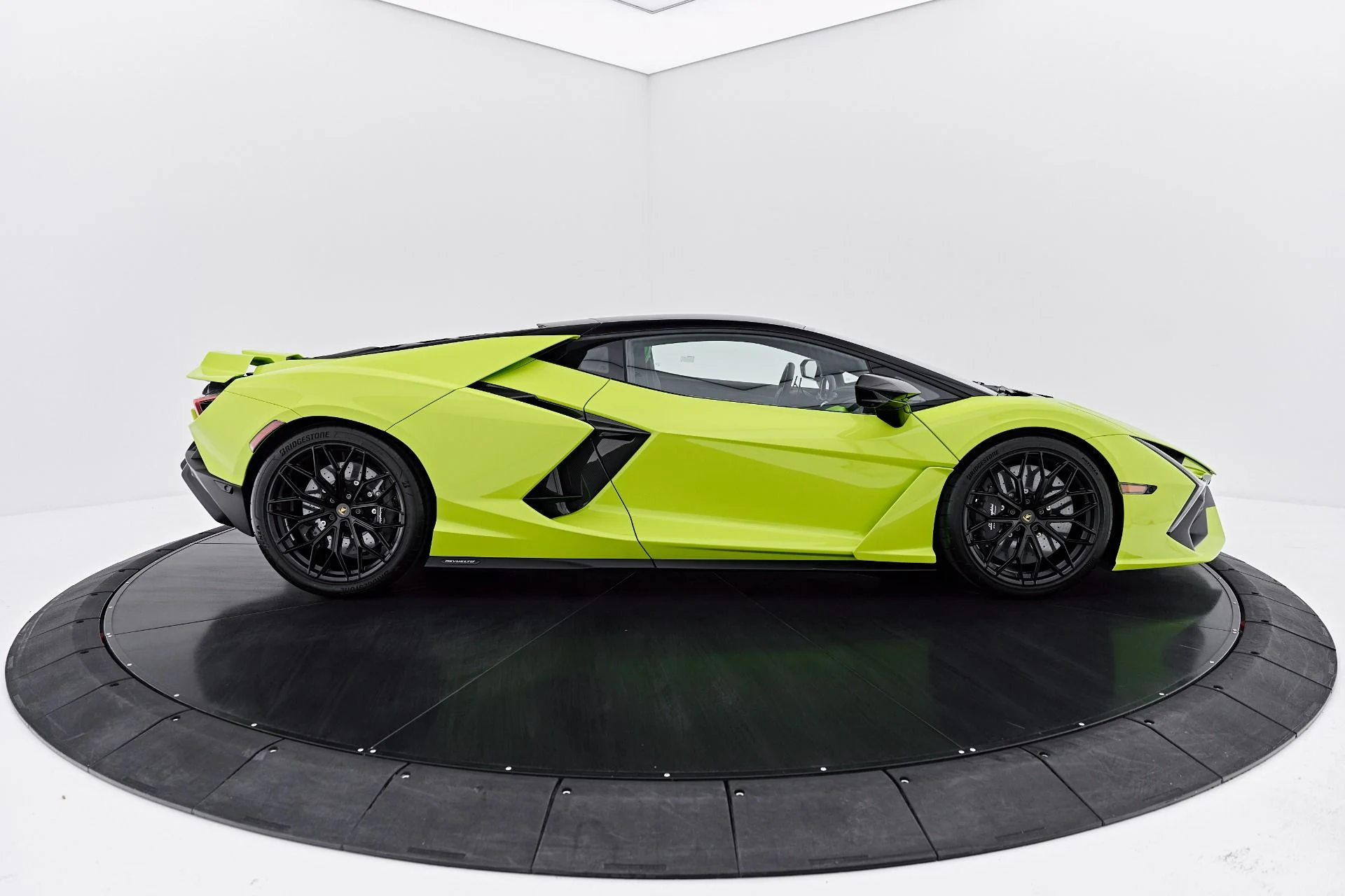 mph017_2399158006_Used_2026_Lamborghini_Revuelto_Base_1788485605_cbe41cdc60