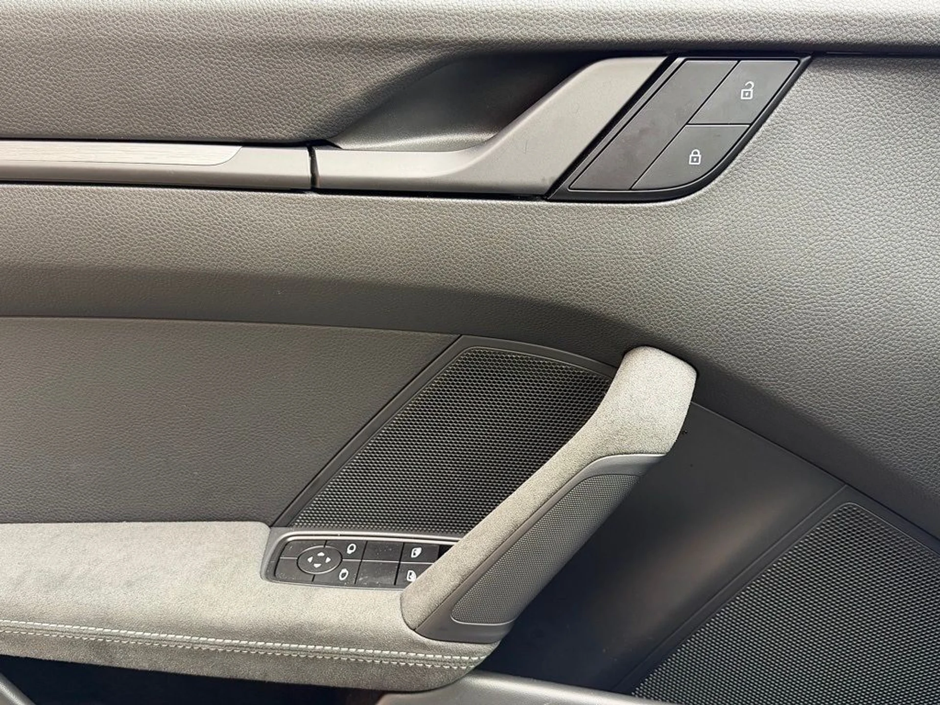 mph017_2399794809_ede337e63fdc8e3bbce9ffb35ca9cb3ax_2767edfa7f