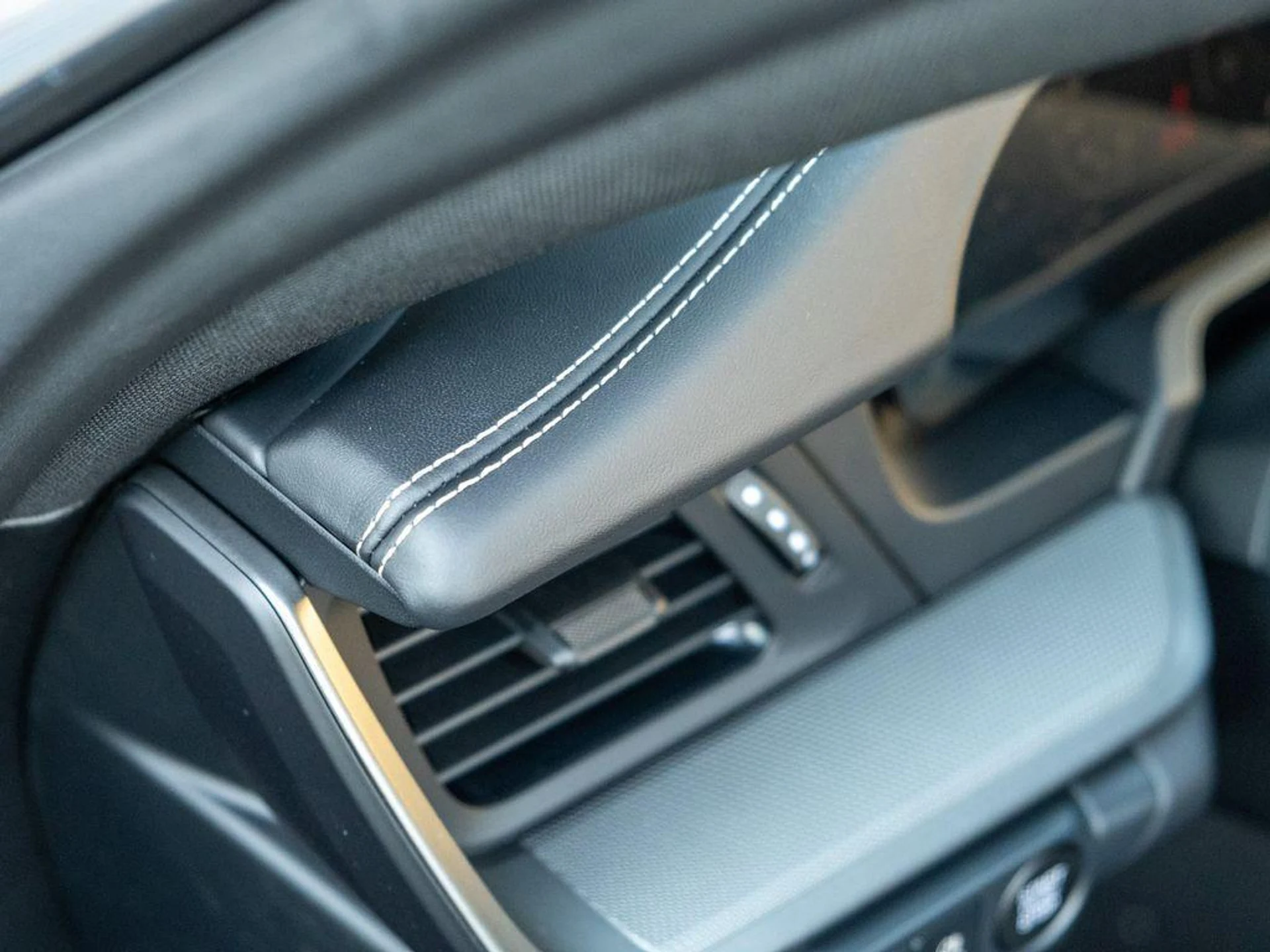 mph017_240082395_rd8b_Vtw4zd0czi1_Ek_XZG_Dfb_O1_U_70aa9f1198