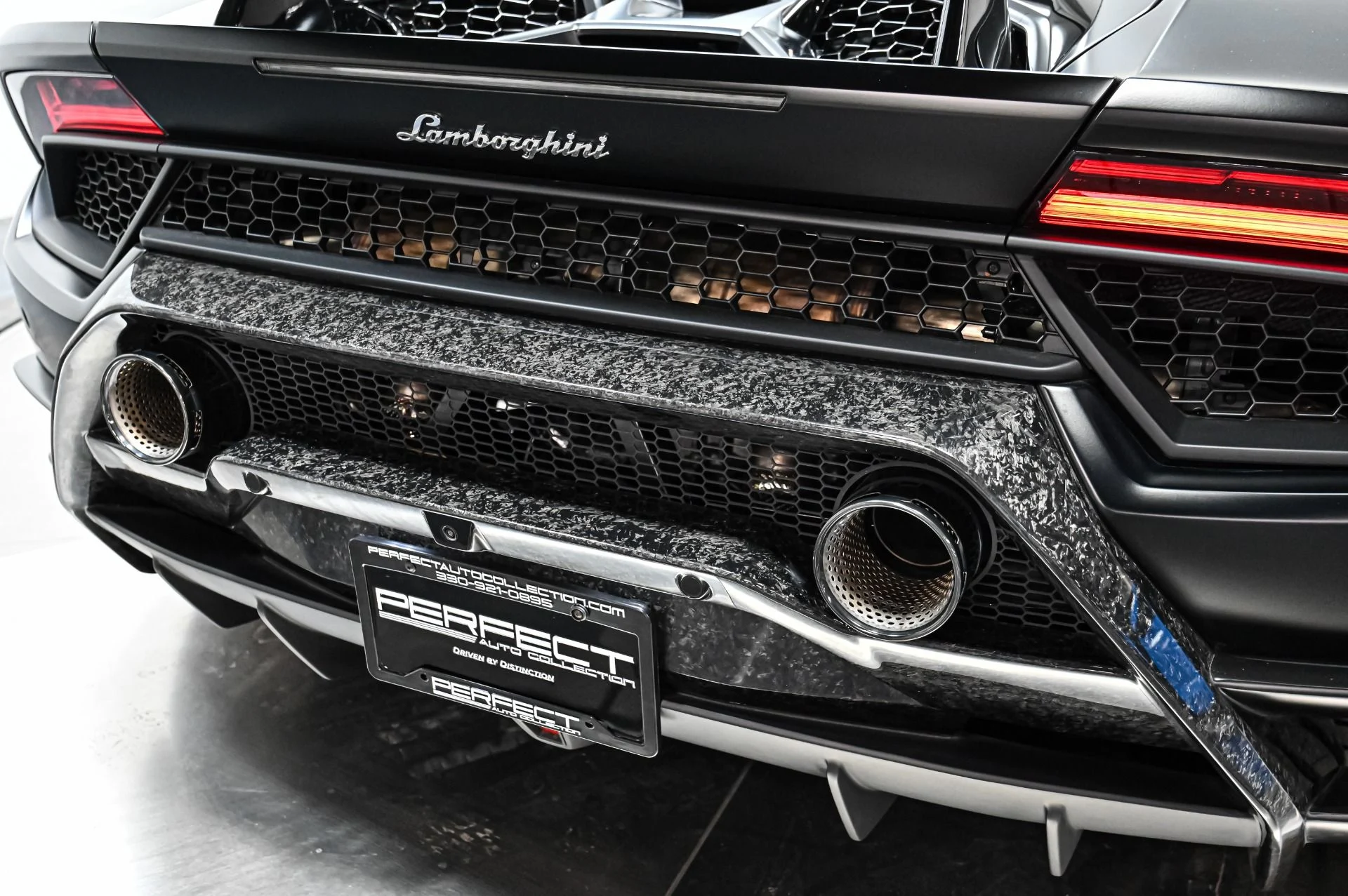 mph017_2401685945_Used_2019_Lamborghini_Huracan_Performante_1756916743_532579bb60