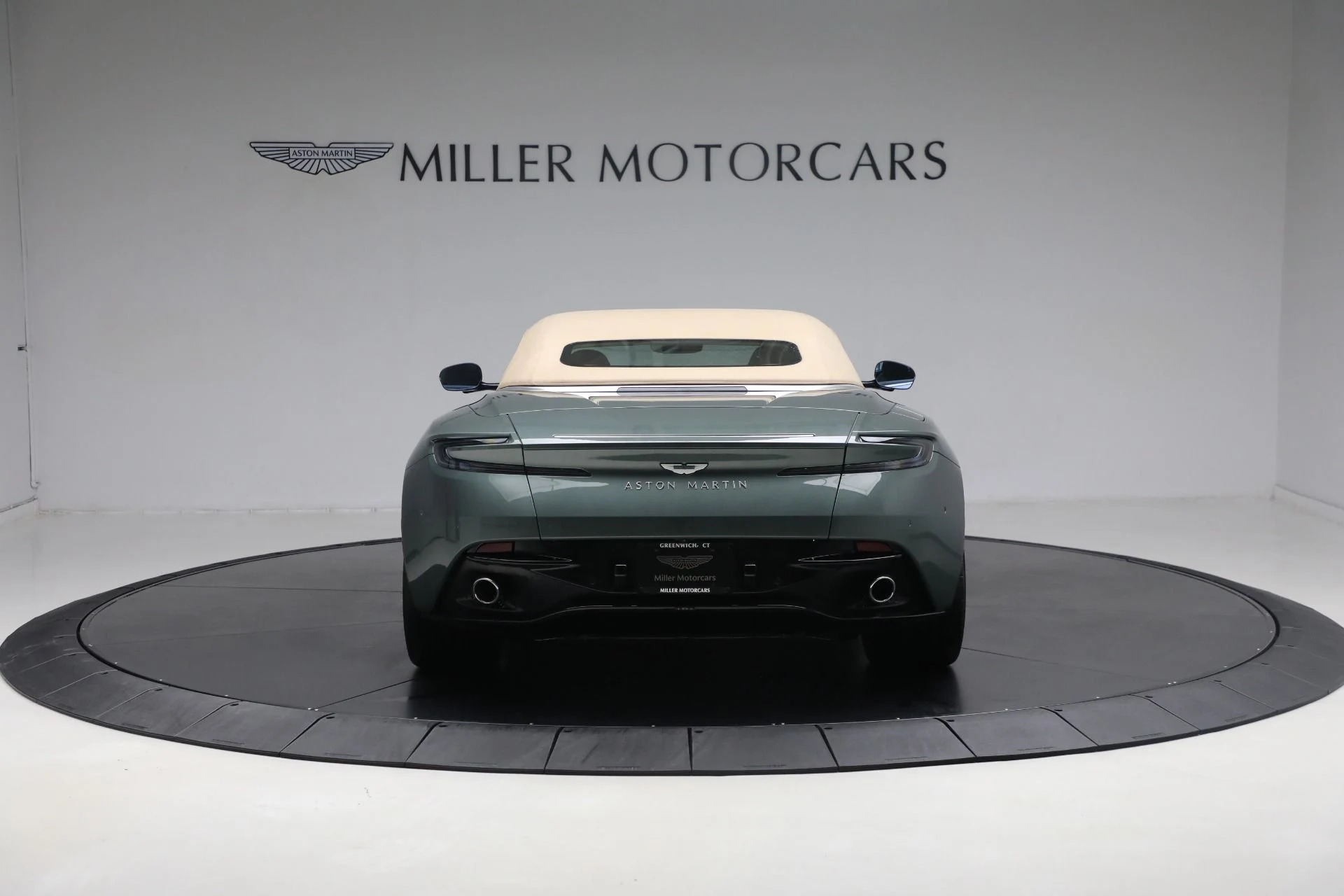 mph017_2408332267_New_2025_Aston_Martin_DB_12_Volante_0bc98bb7bd