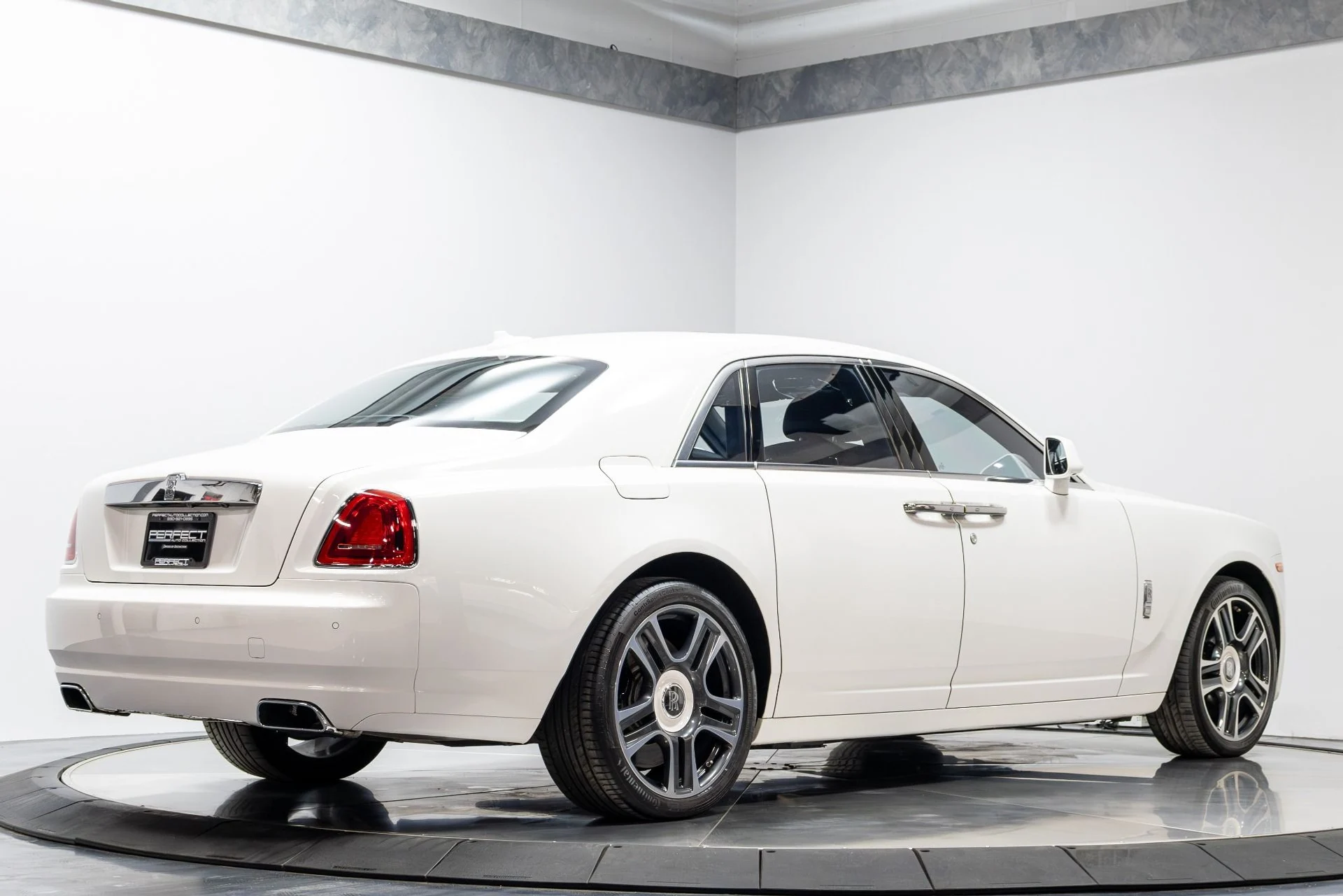 mph017_2416702660_Used_2016_Rolls_Royce_Ghost_1775019332_a20adc8f59