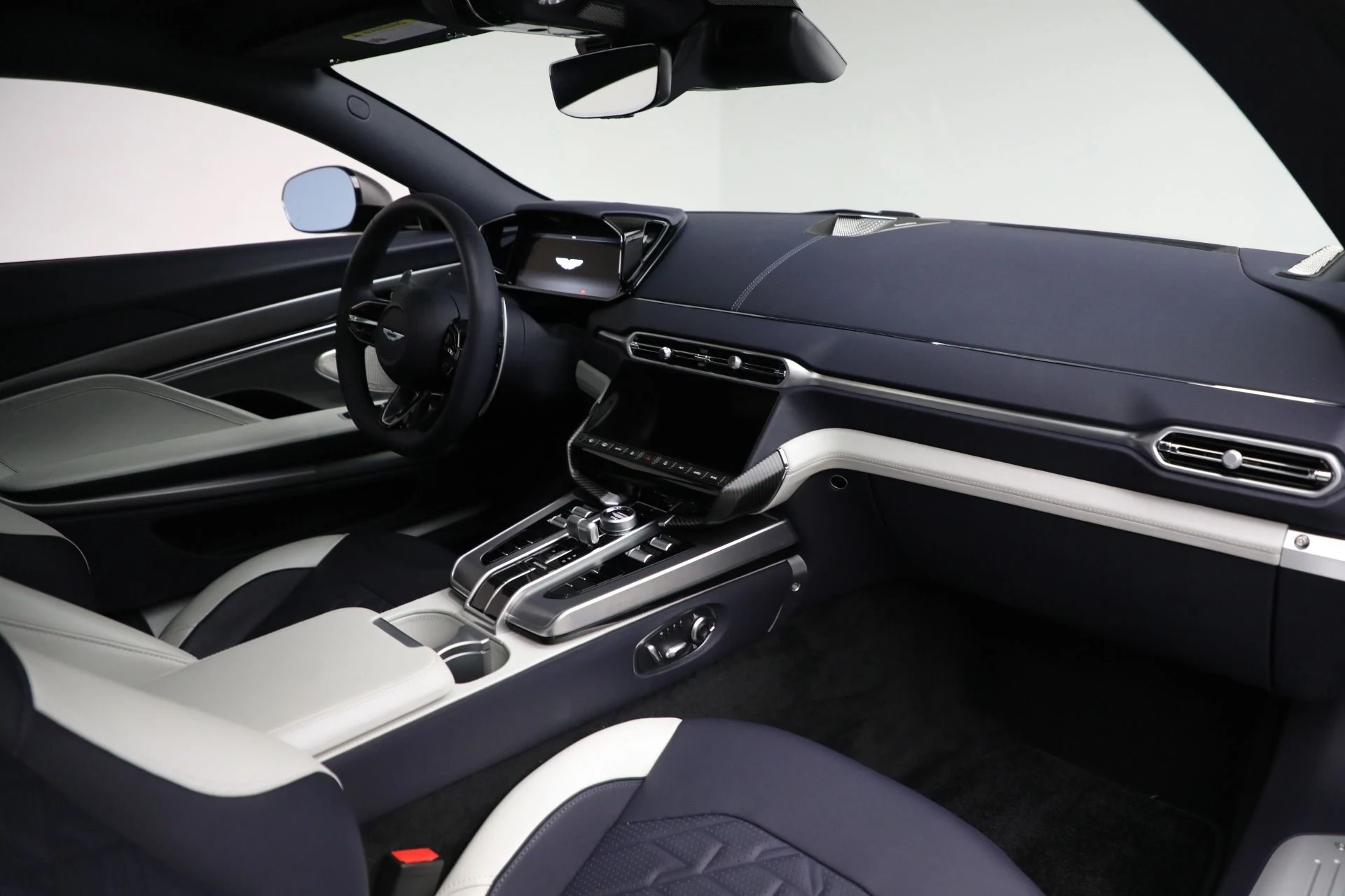 mph017_2419153379_New_2025_Aston_Martin_Vanquish_1735676879_7dd4a8c588