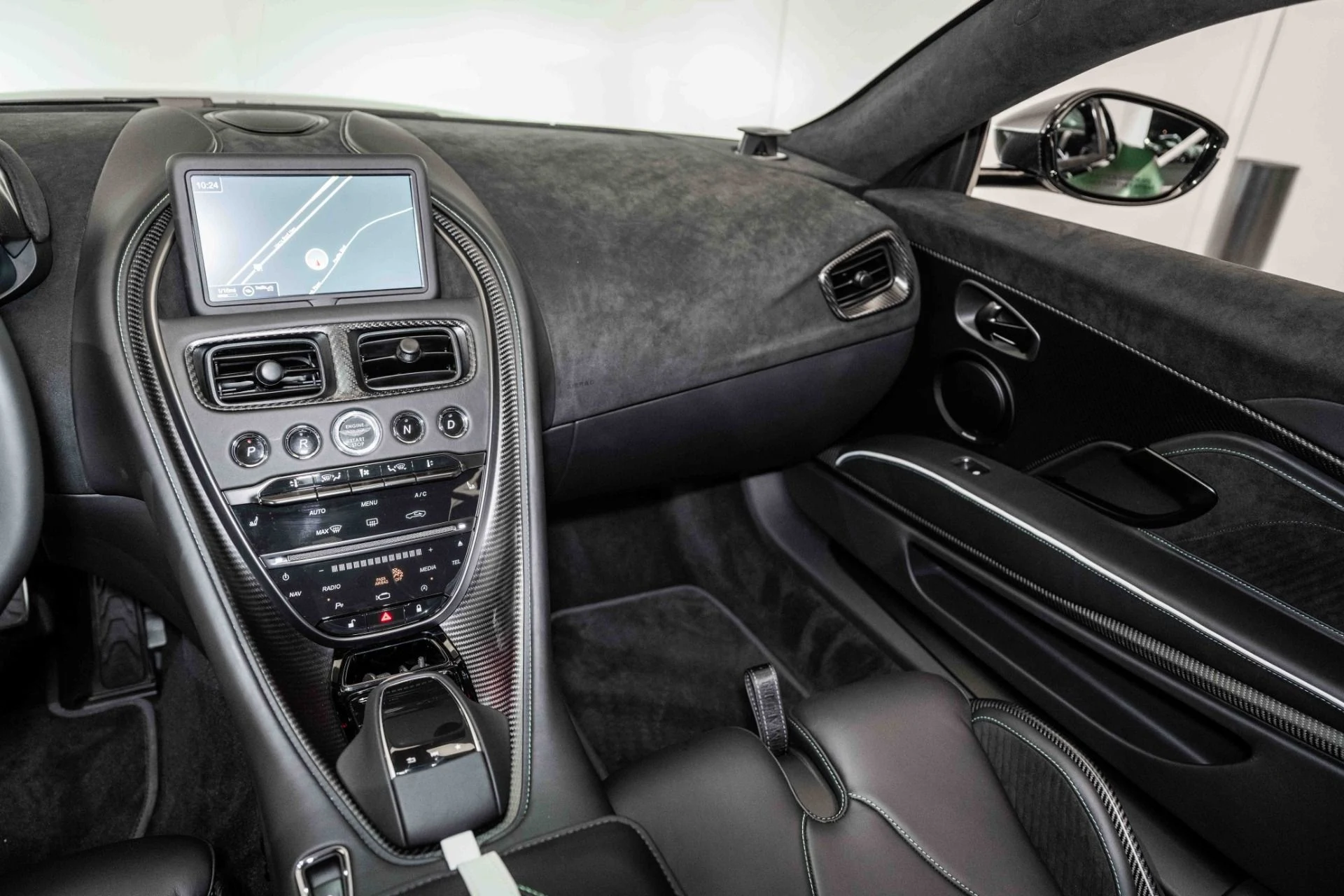 mph017_2424096390_Used_2023_Aston_Martin_DBS_770_Ultimate_1701899346_644d93efa8