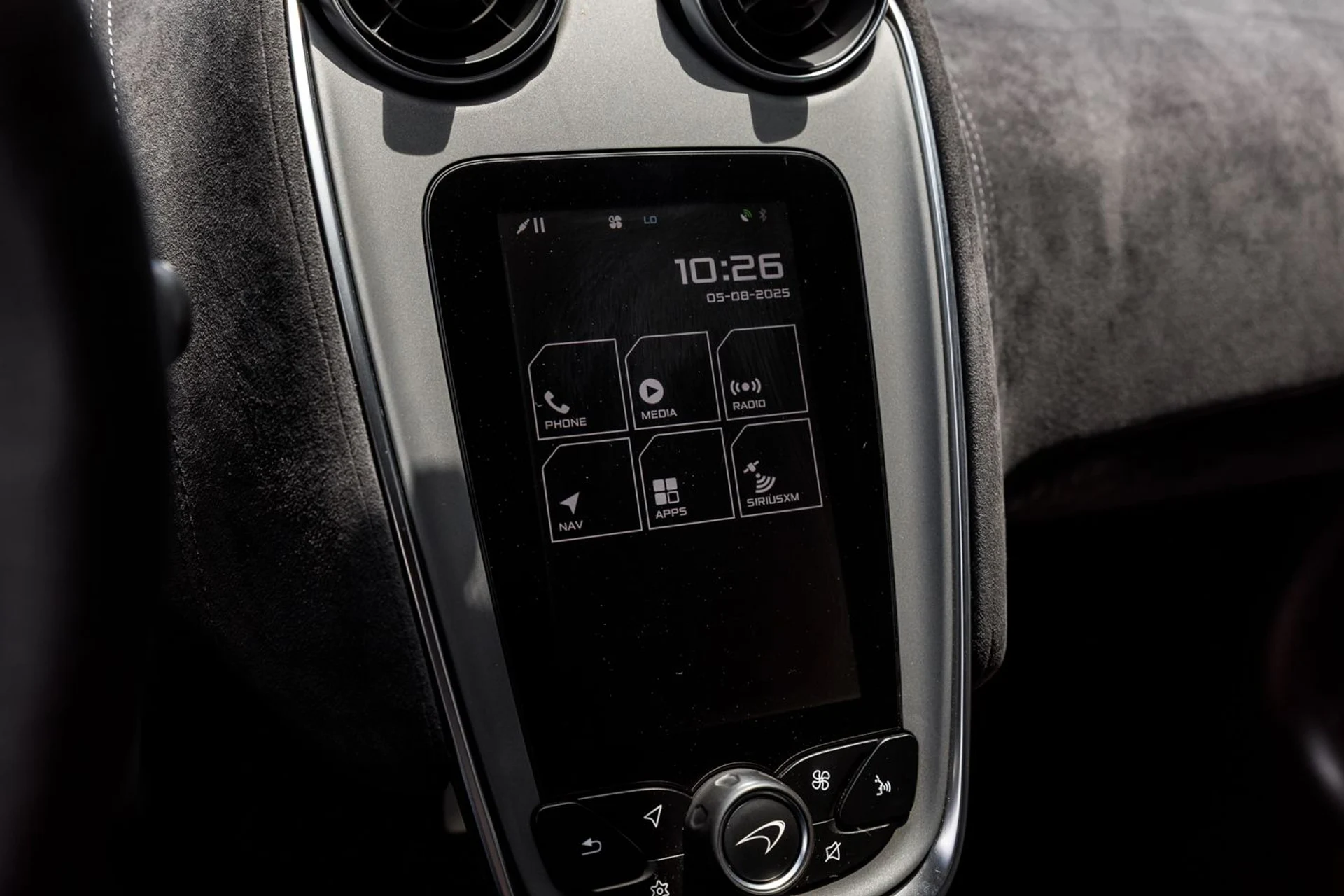 mph017_2432946849_586_p18_l_9aa60ccaa4