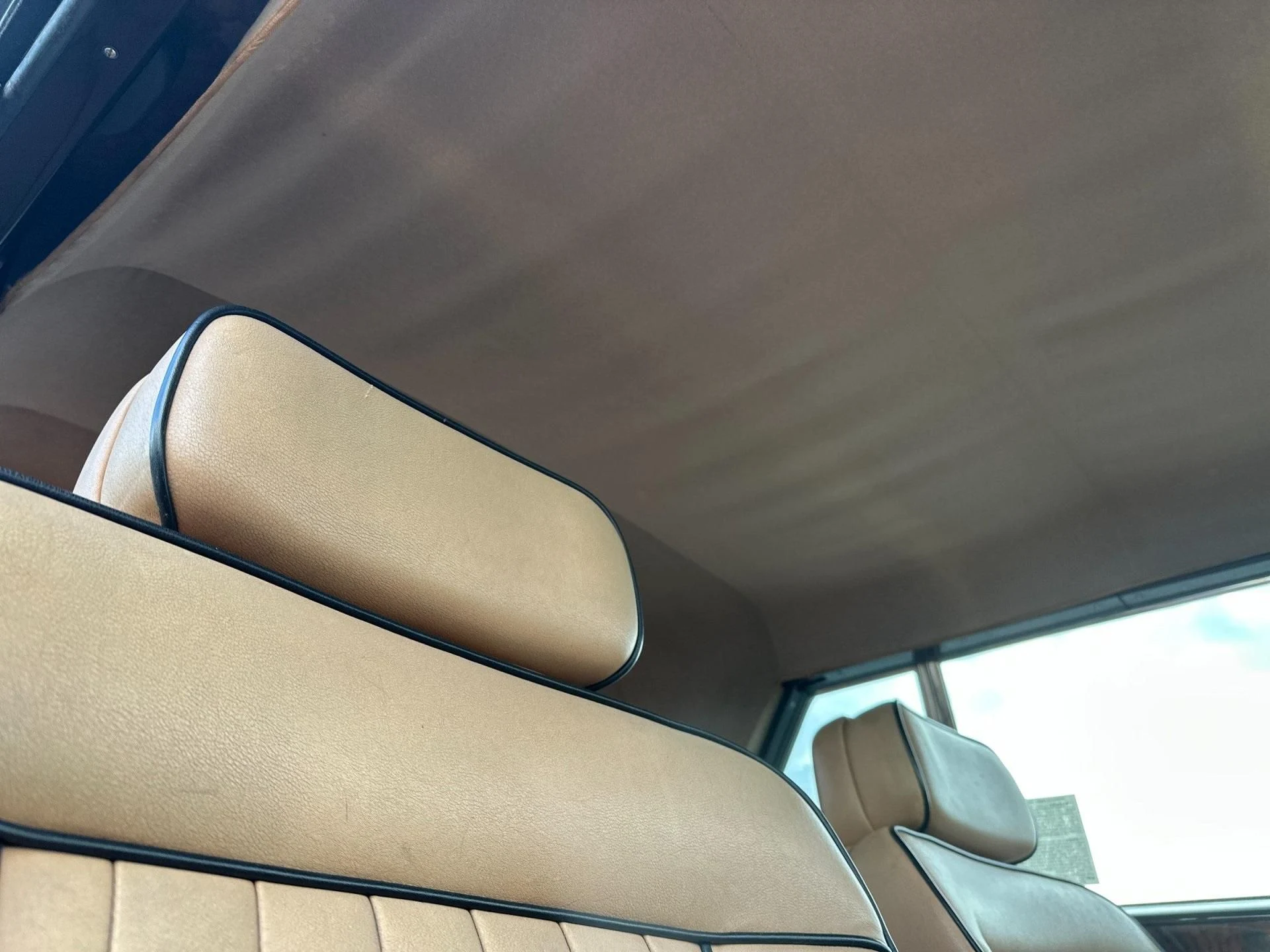 mph017_2435047749_Used_1986_Rolls_Royce_Corniche_1760538270_da0bf98df7