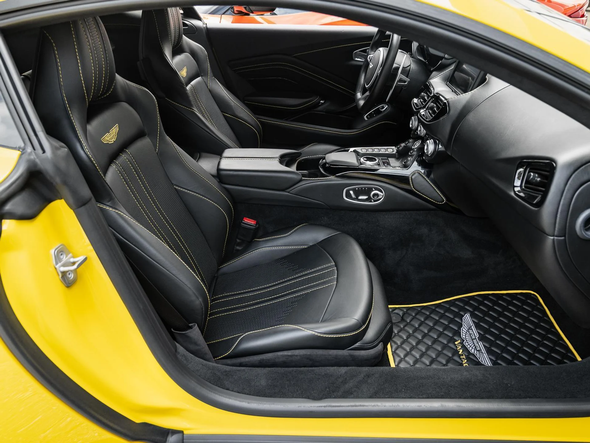 mph017_2443779824_Used_2020_Aston_Martin_Vantage_Coupe_1775769065_a4090bbaff