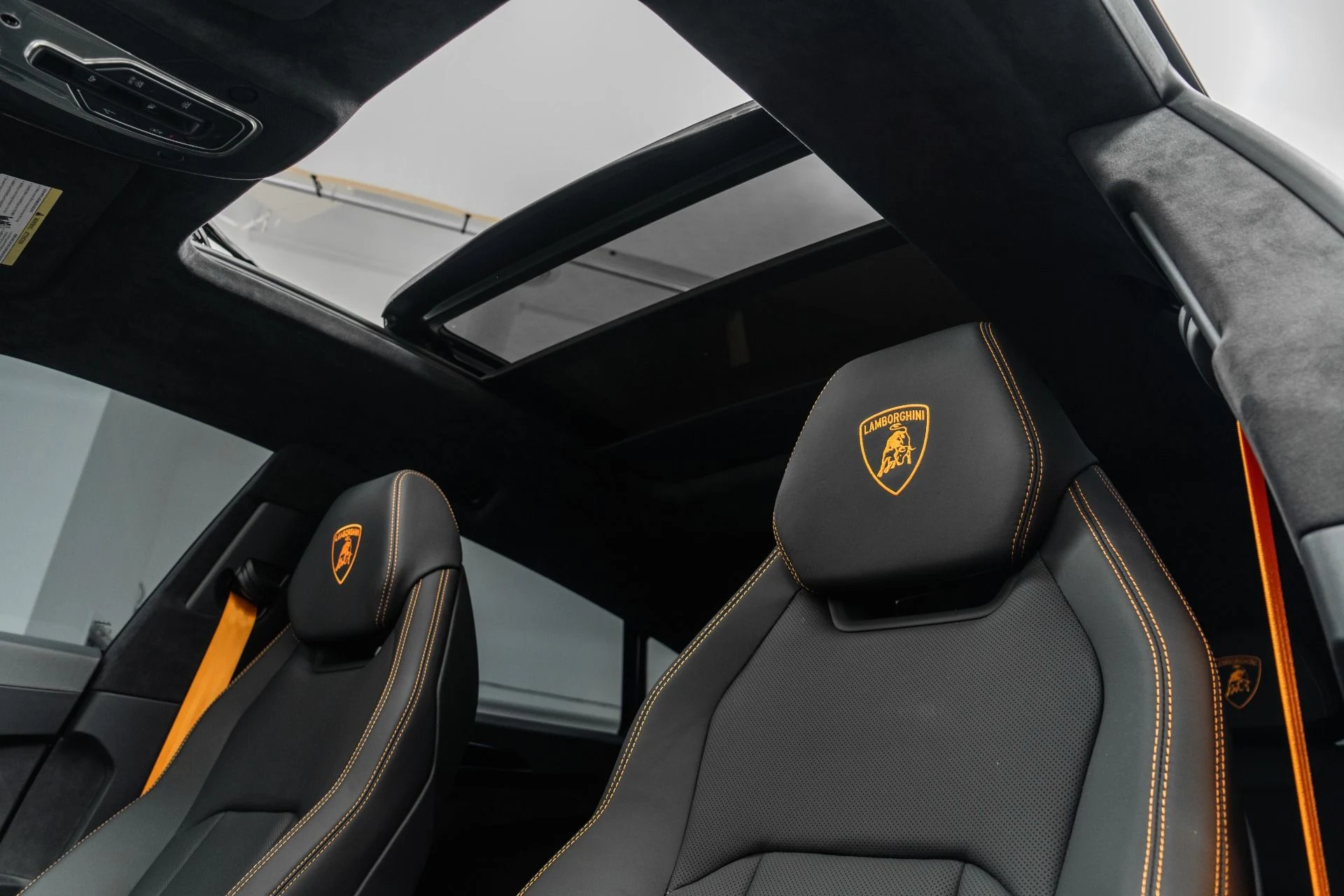 mph017_2444086505_Used_2022_Lamborghini_Urus_1778007764_a6eca25f4f
