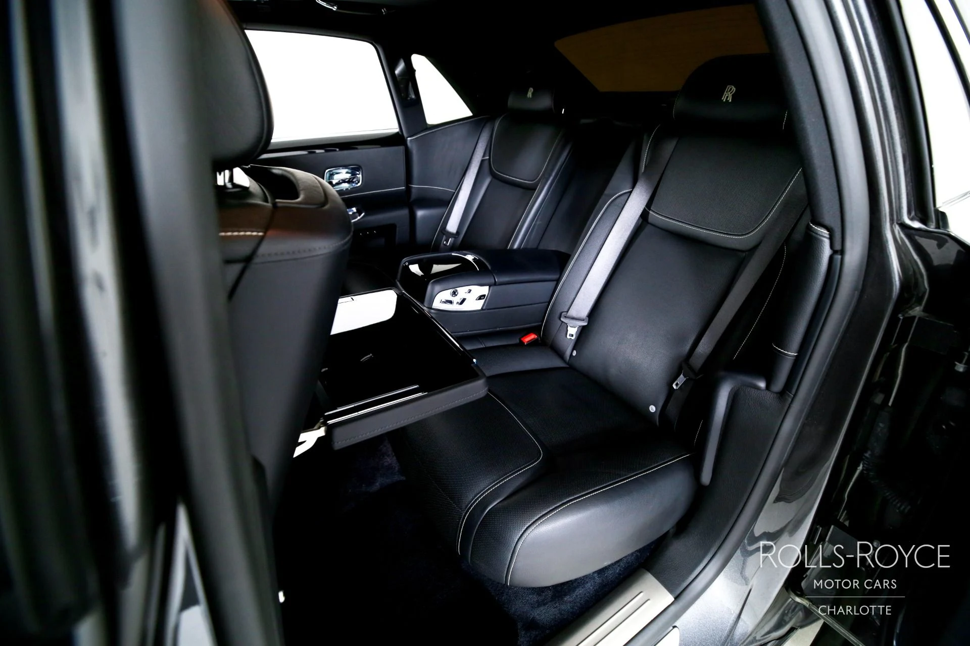 mph017_2444206183_Used_2015_Rolls_Royce_Ghost_1769450770_8886b2f9df