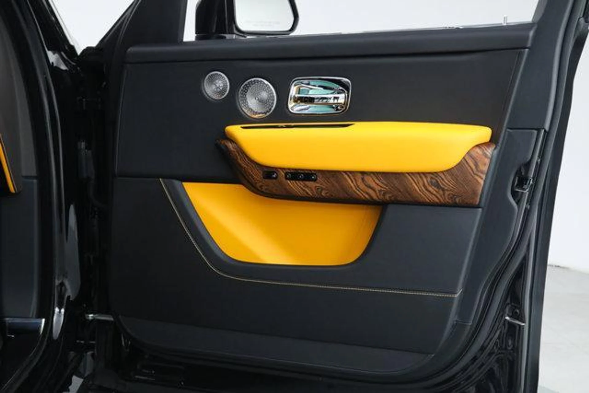 mph017_2451717095_f_IS_9_Q_Lv_N_Nlaq0_l_Nr7_Kc_B_Gppw50_d783b4c008