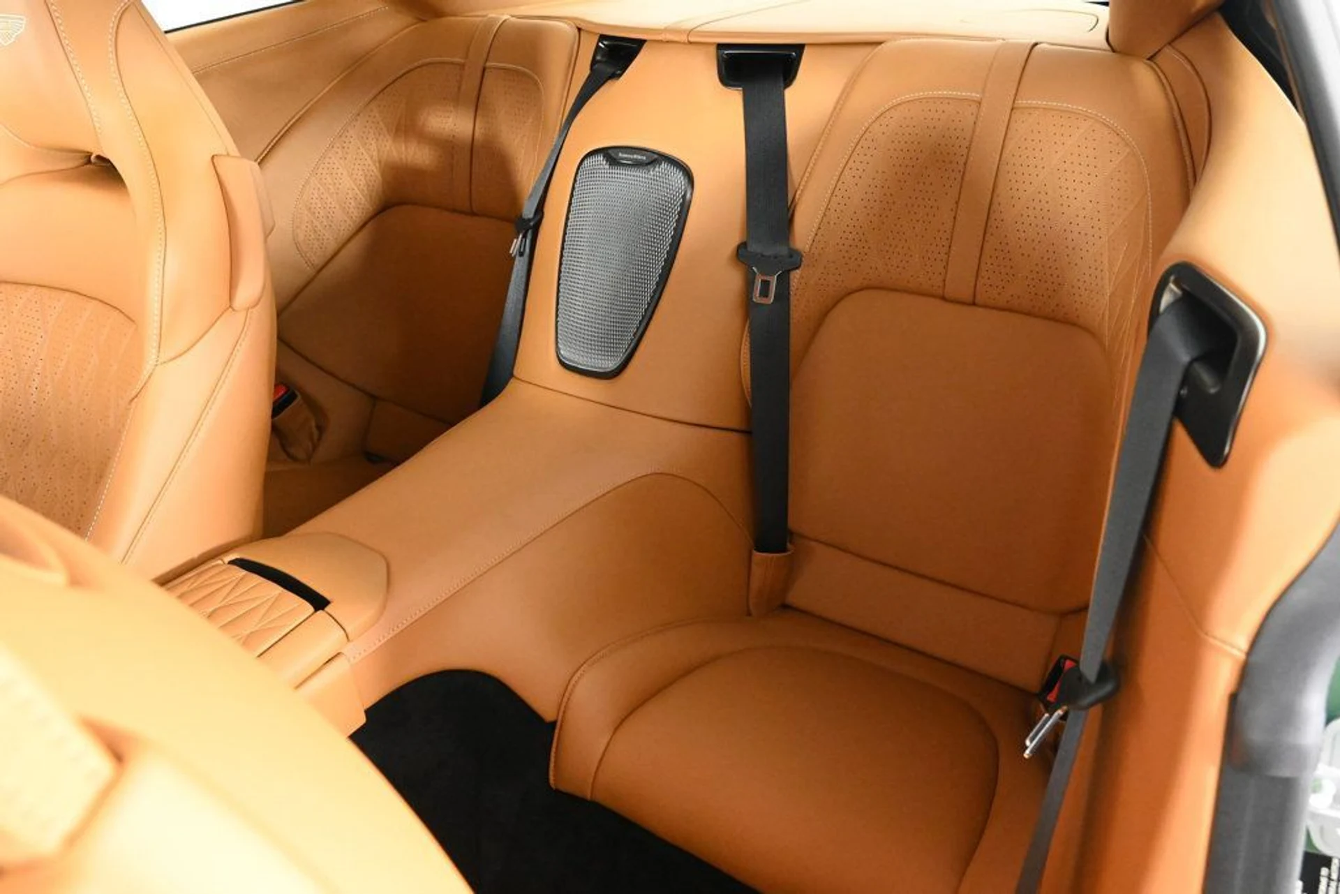 mph017_2457082193_new_2026_aston_martin_db12_coupe_11350_22943033_17_1024_f38283e0aa