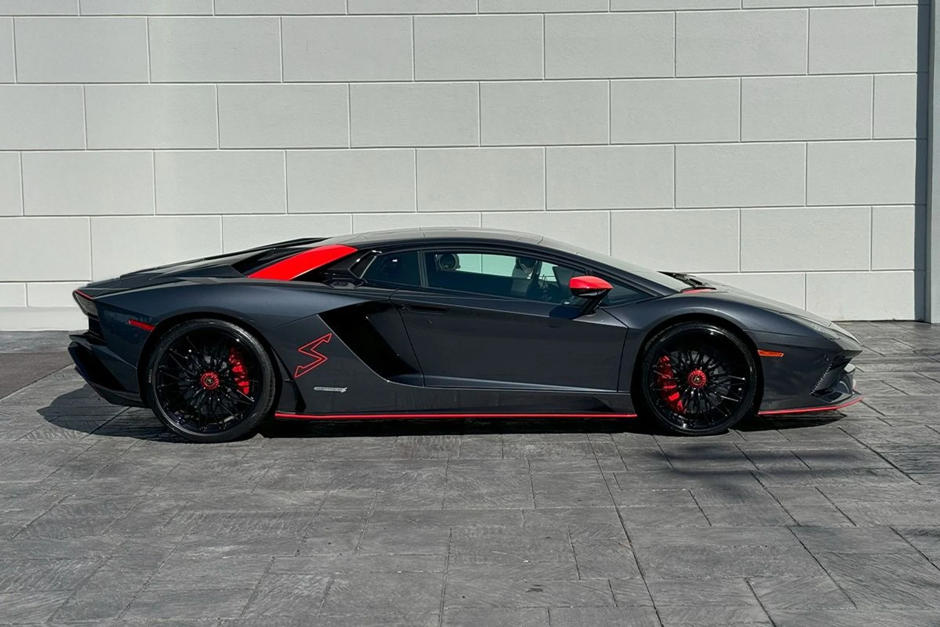 mph017_2461255313_Used_2018_Lamborghini_Aventador_S_LP_740_4_S_1743433234_e998fab187