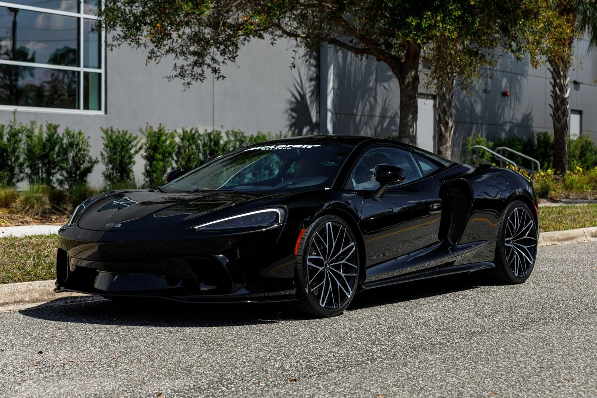 mph017_2463858157_470_p18_l_4a90007b21