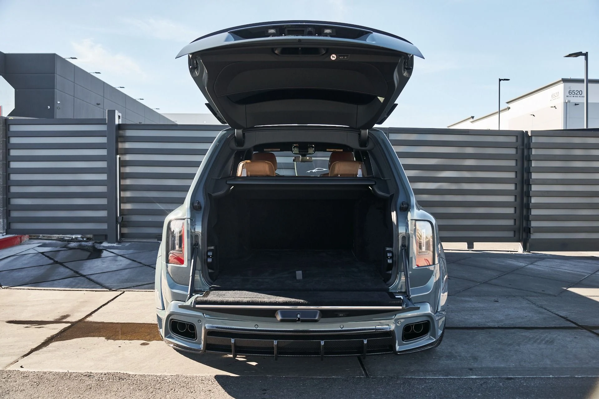 mph017_2469584091_Used_2025_Rolls_Royce_Cullinan_Base_1766020350_1dd063584a