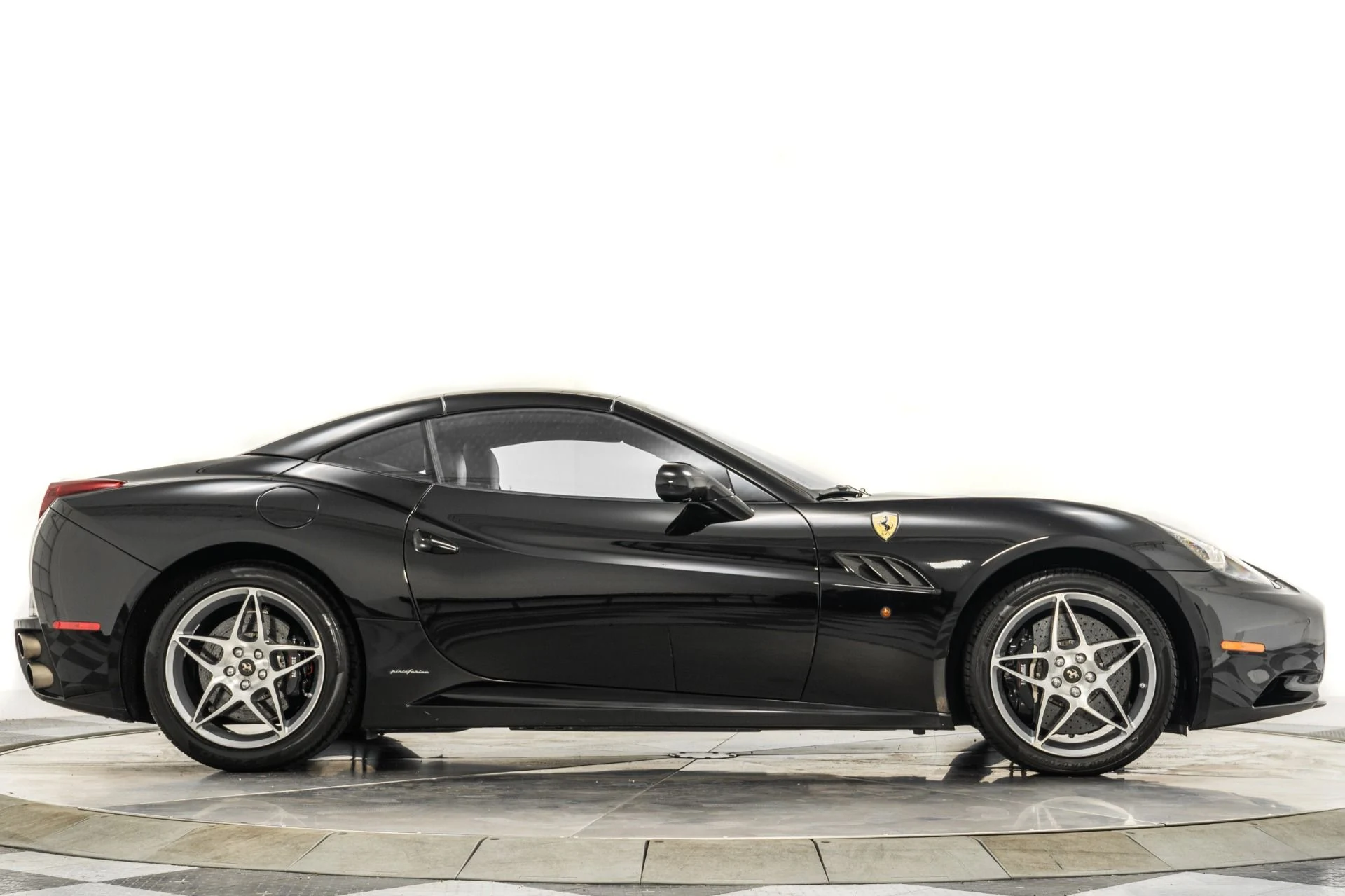 mph017_2471644905_Used_2011_Ferrari_California_1760563898_75f17f9f7d