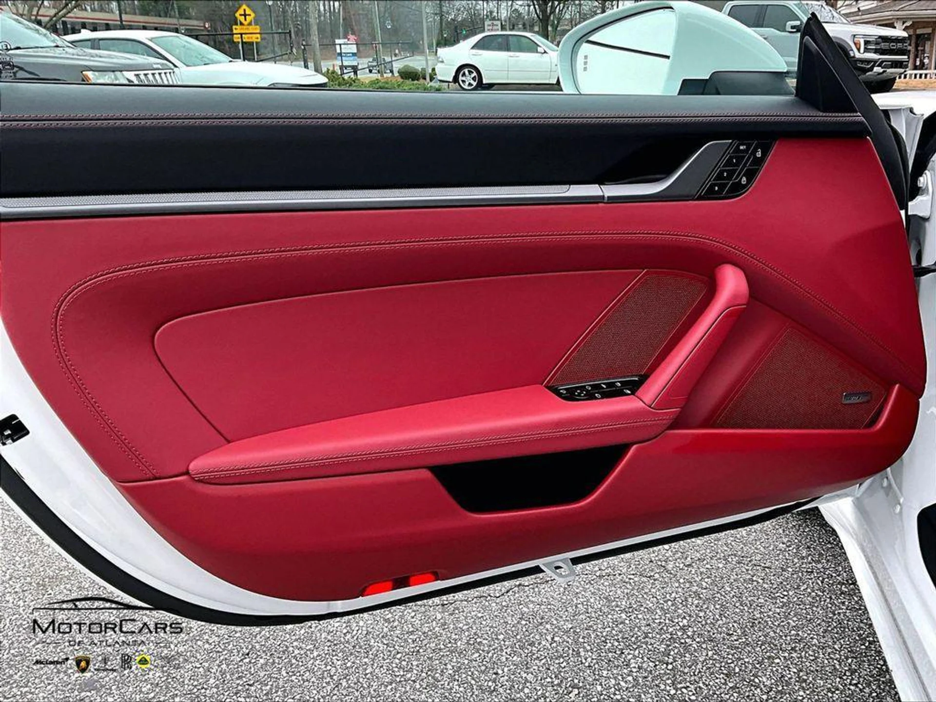 mph017_2475253225_f_At_Nj_Vb_H9_Qt_Lpv_LYR_Ce_KZWUA_0_M_a6e2ea8560