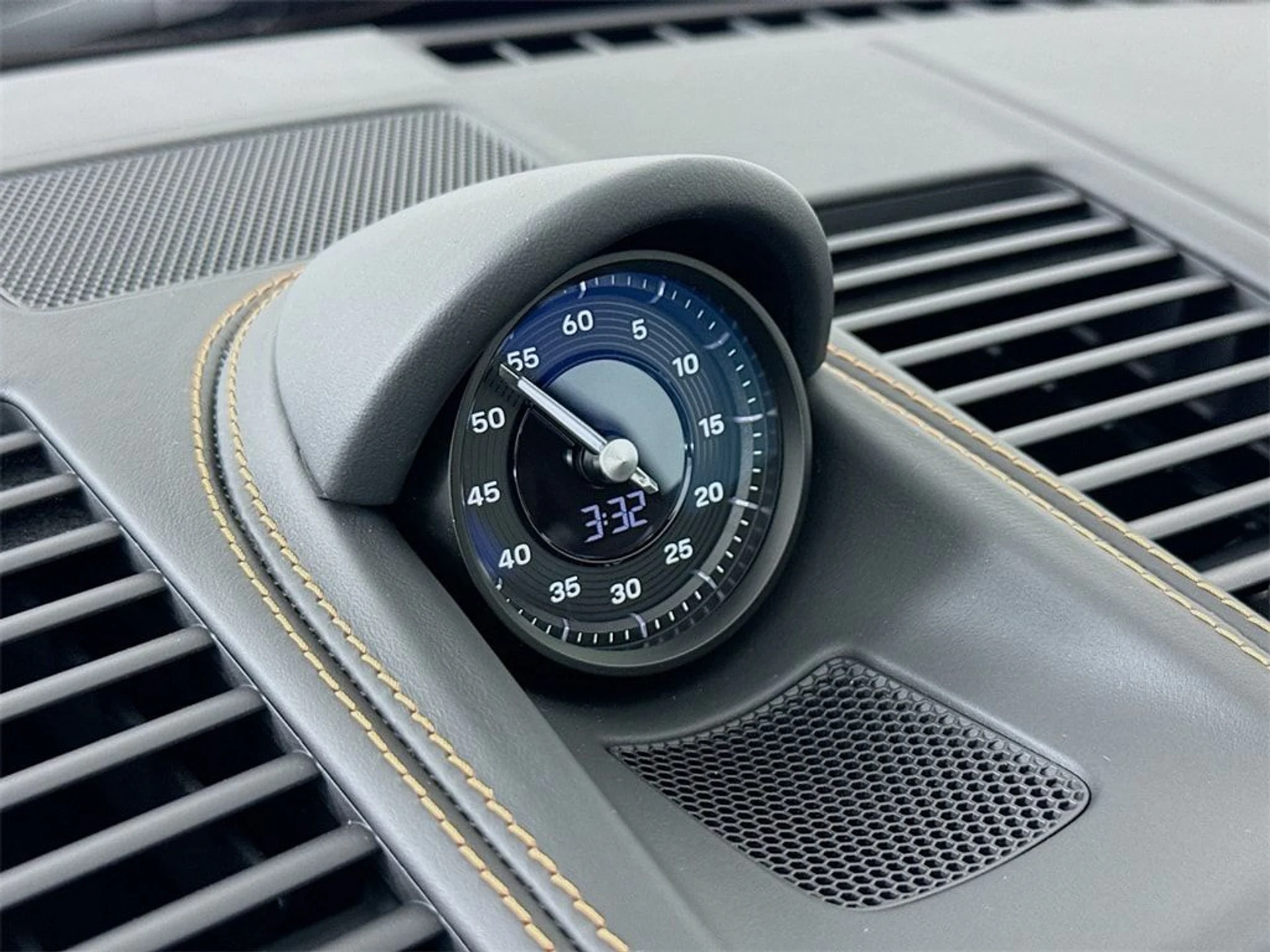 mph017_2476581933_e8842bac60a9d82c22a0c72833183e0ax_5a2ed13c9a