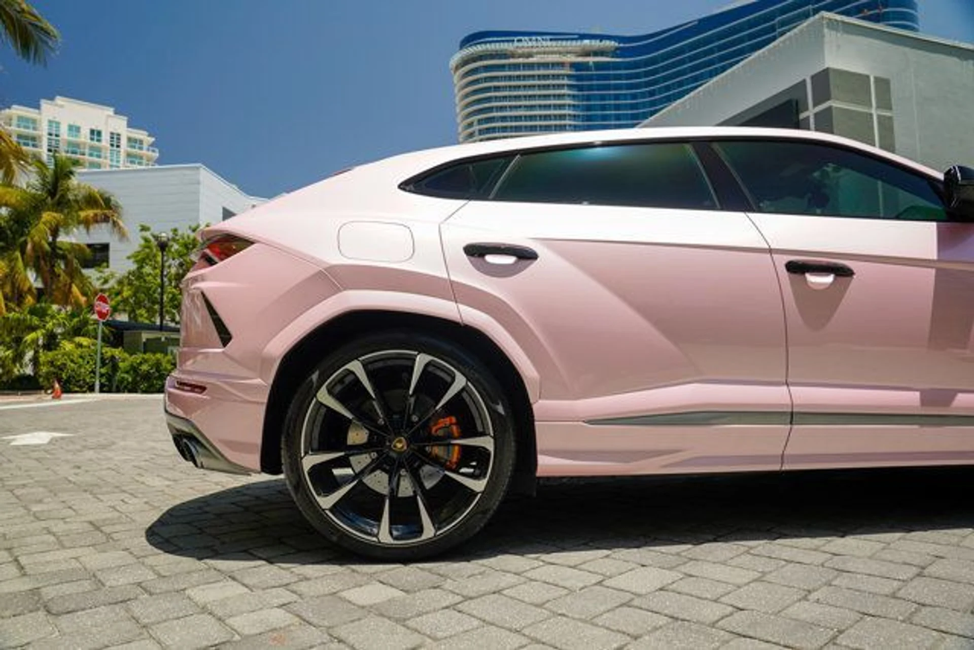 mph017_2476884697_used_2021_lamborghini_urus_awd_14354_22713615_18_640_5f61c3b2c6