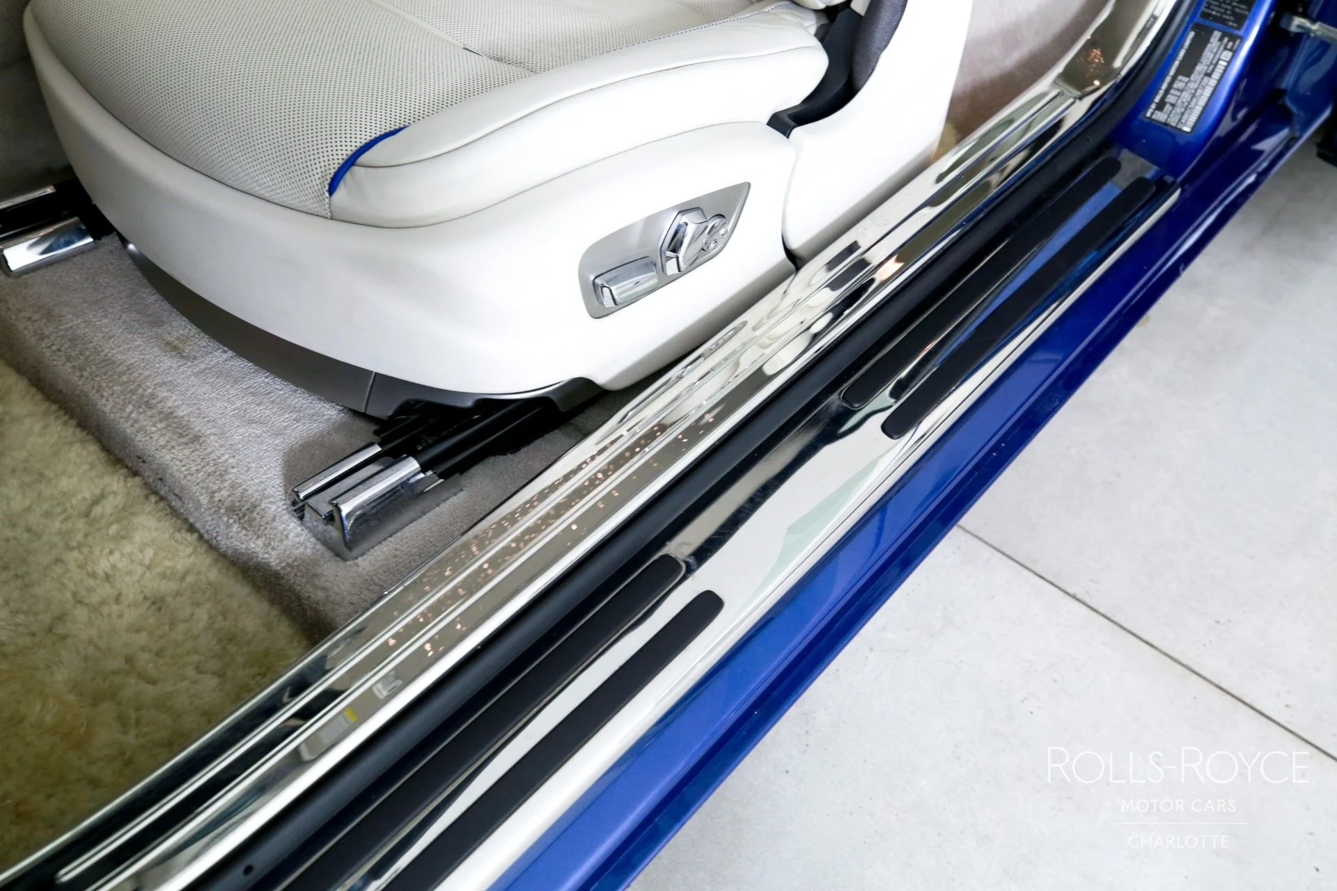 mph017_2488445627_Used_2019_Rolls_Royce_Wraith_1771362503_49abc513ab