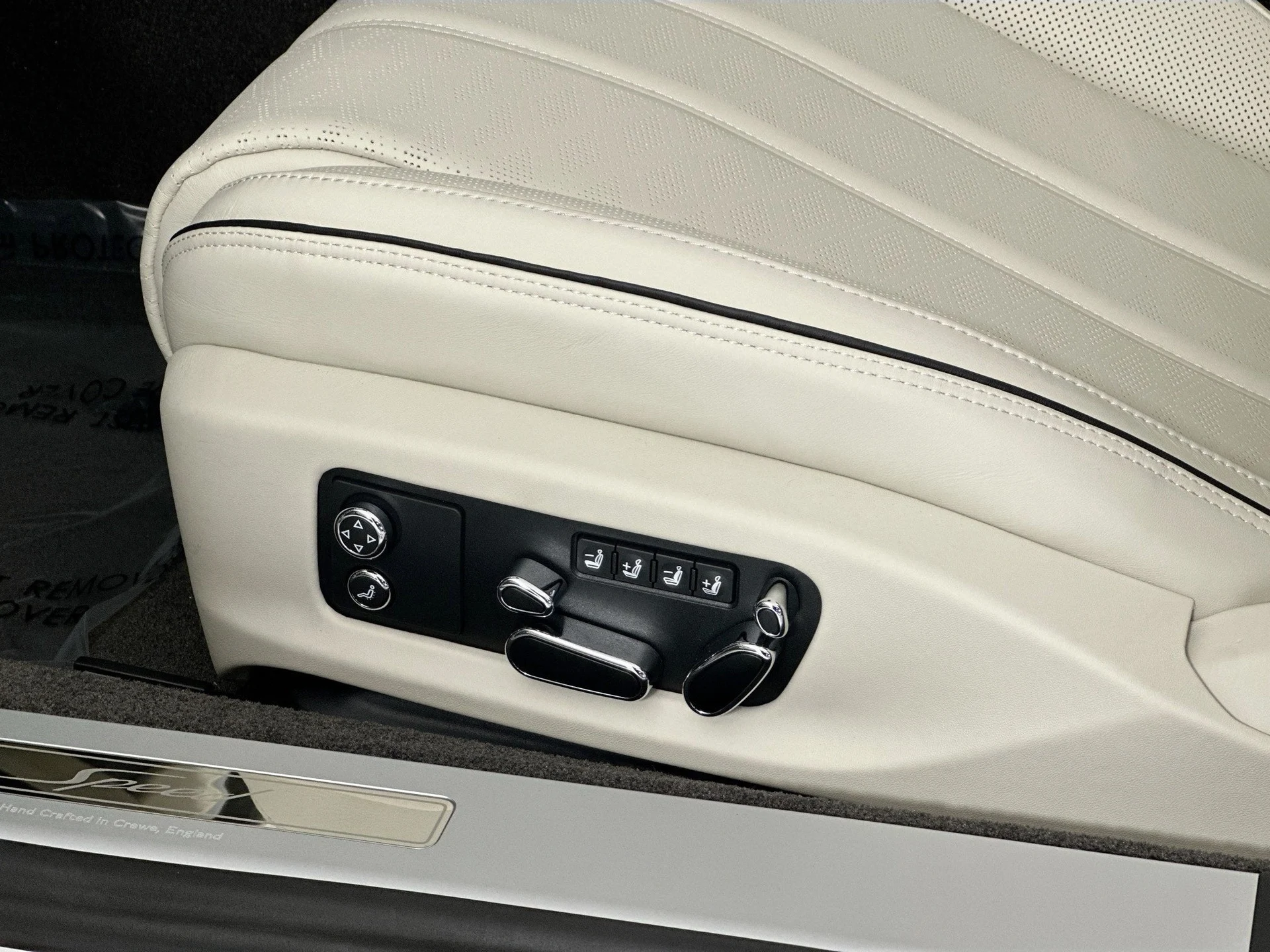 mph017_2490496353_18_5fe4e02bcd