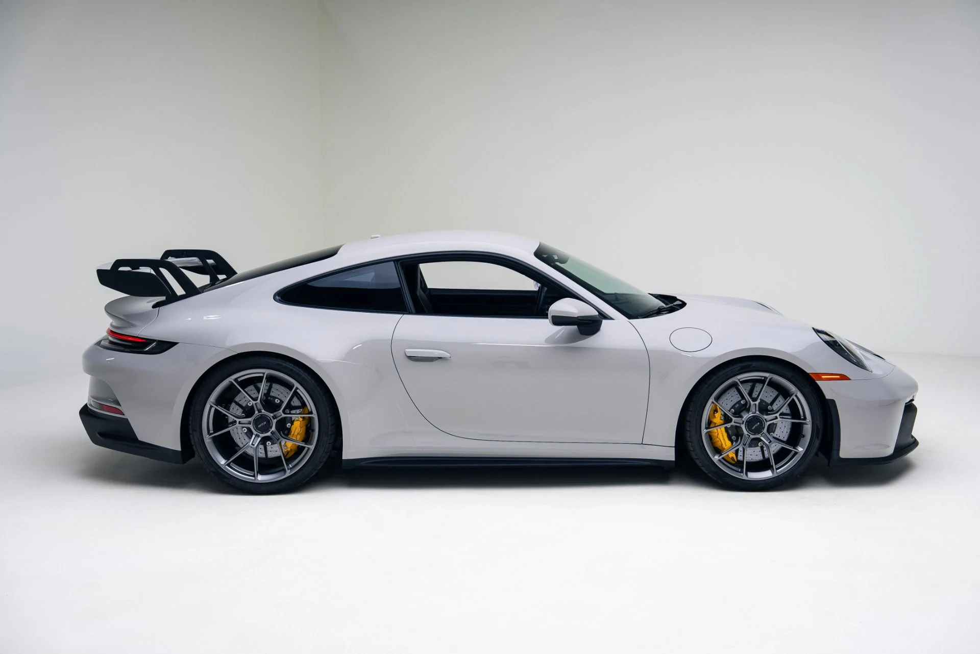 mph017_2515961606_Used_2024_Porsche_911_GT_3_1766184569_32d3213c40