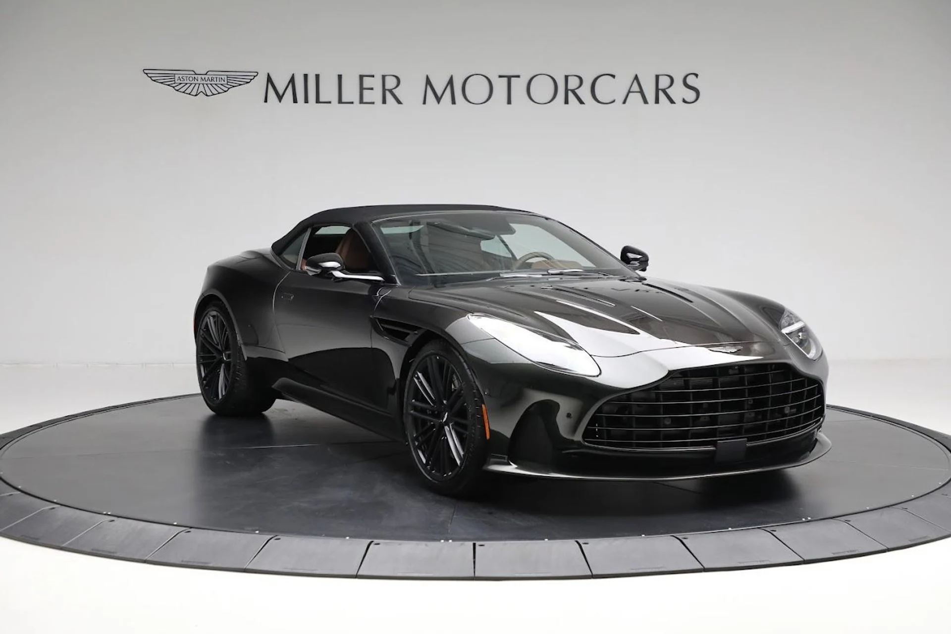 mph017_252569004_Used_2024_Aston_Martin_DB_12_Volante_0306b2b7ea