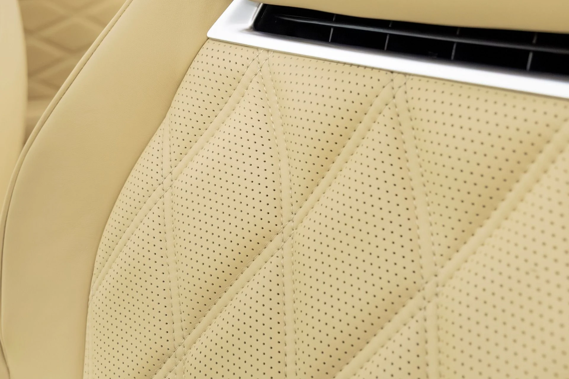 mph017_2527328314_Used_2014_Bentley_Continental_GT_V8_1766612360_3c5374a3f7