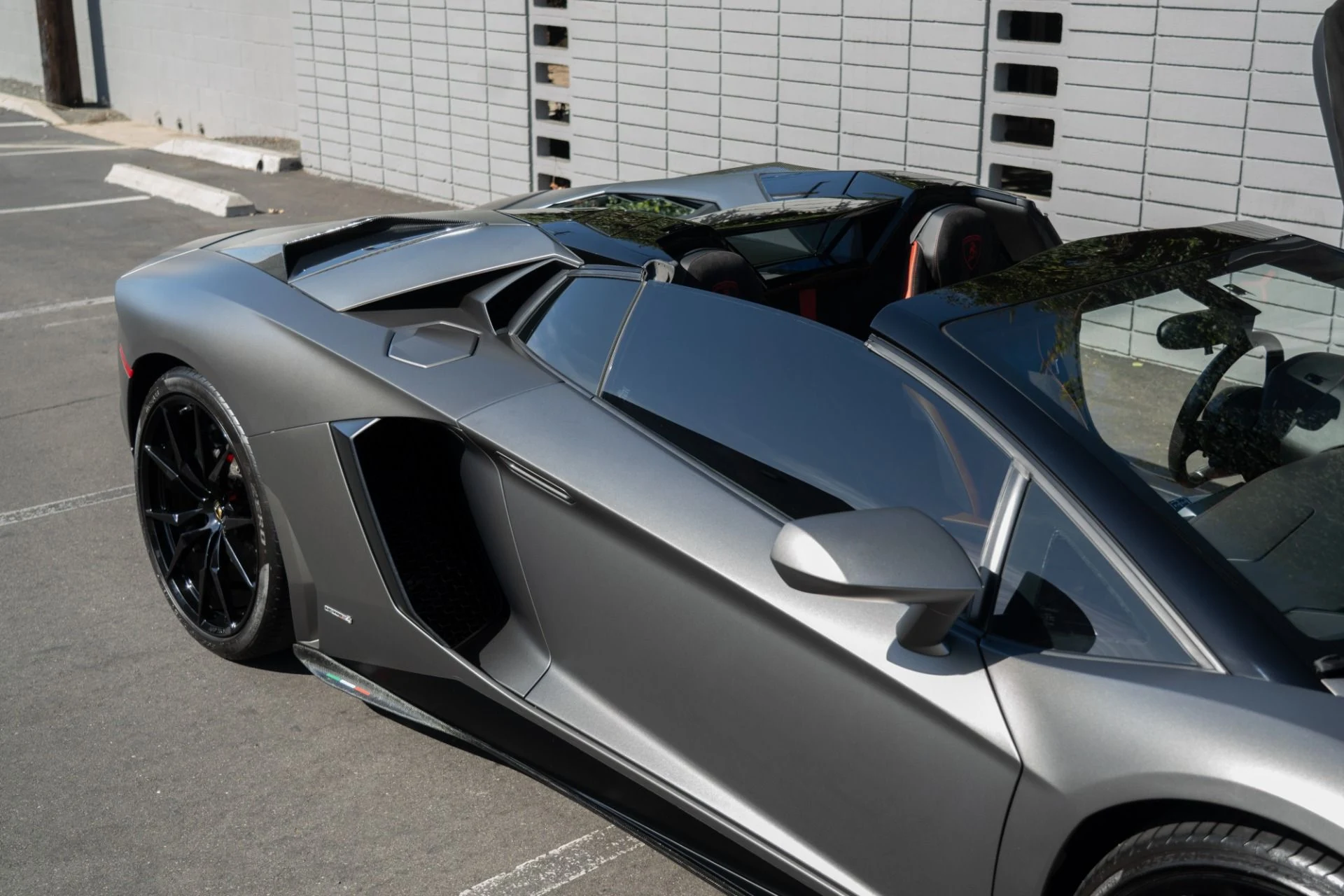 mph017_2528447052_Used_2015_Lamborghini_Aventador_LP_700_4_1755813837_798af6d1ea