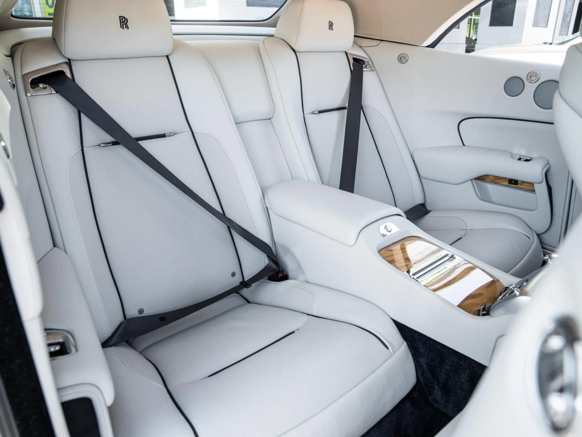 mph017_2529215025_Used_2016_Rolls_Royce_Dawn_2dr_Convertible_1769595364_06d8bd66c6