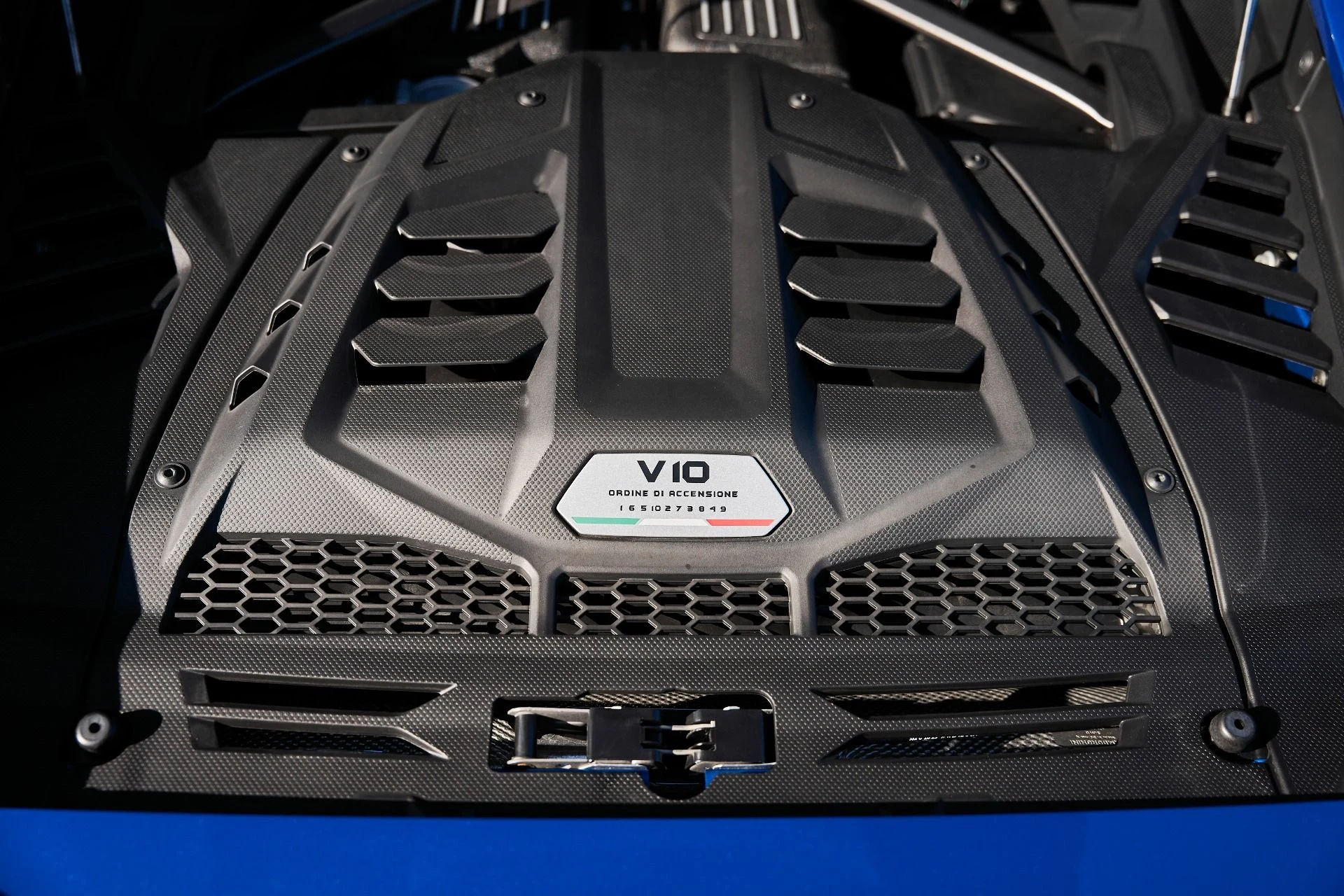 mph017_2533291672_Used_2020_Lamborghini_Huracan_EVO_Base_1766024272_6558e6fb04