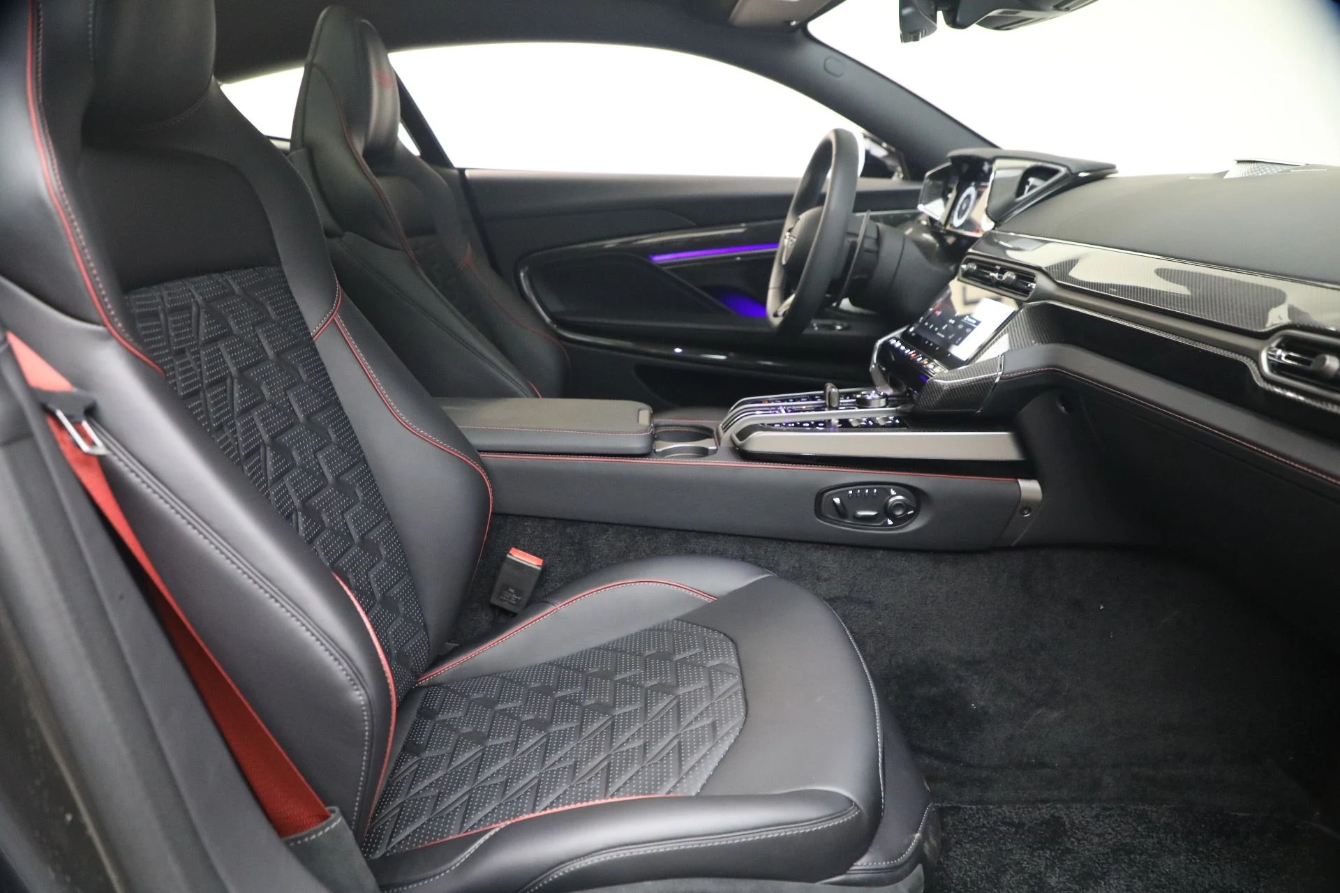 mph017_2536192991_Used_2026_Aston_Martin_Vanquish_1787327512_28b8c3d1fd