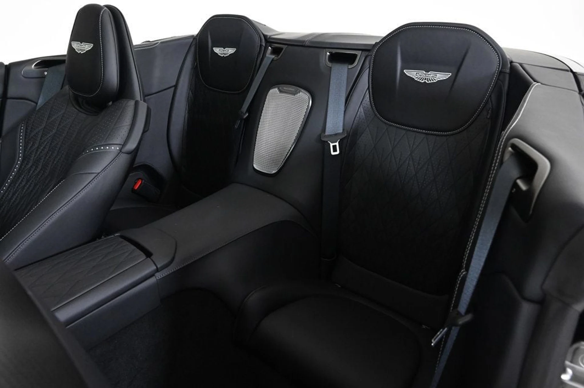 mph017_2538215451_new_2026_aston_martin_db12_volante_11350_22900946_17_1024_07a5efc6be