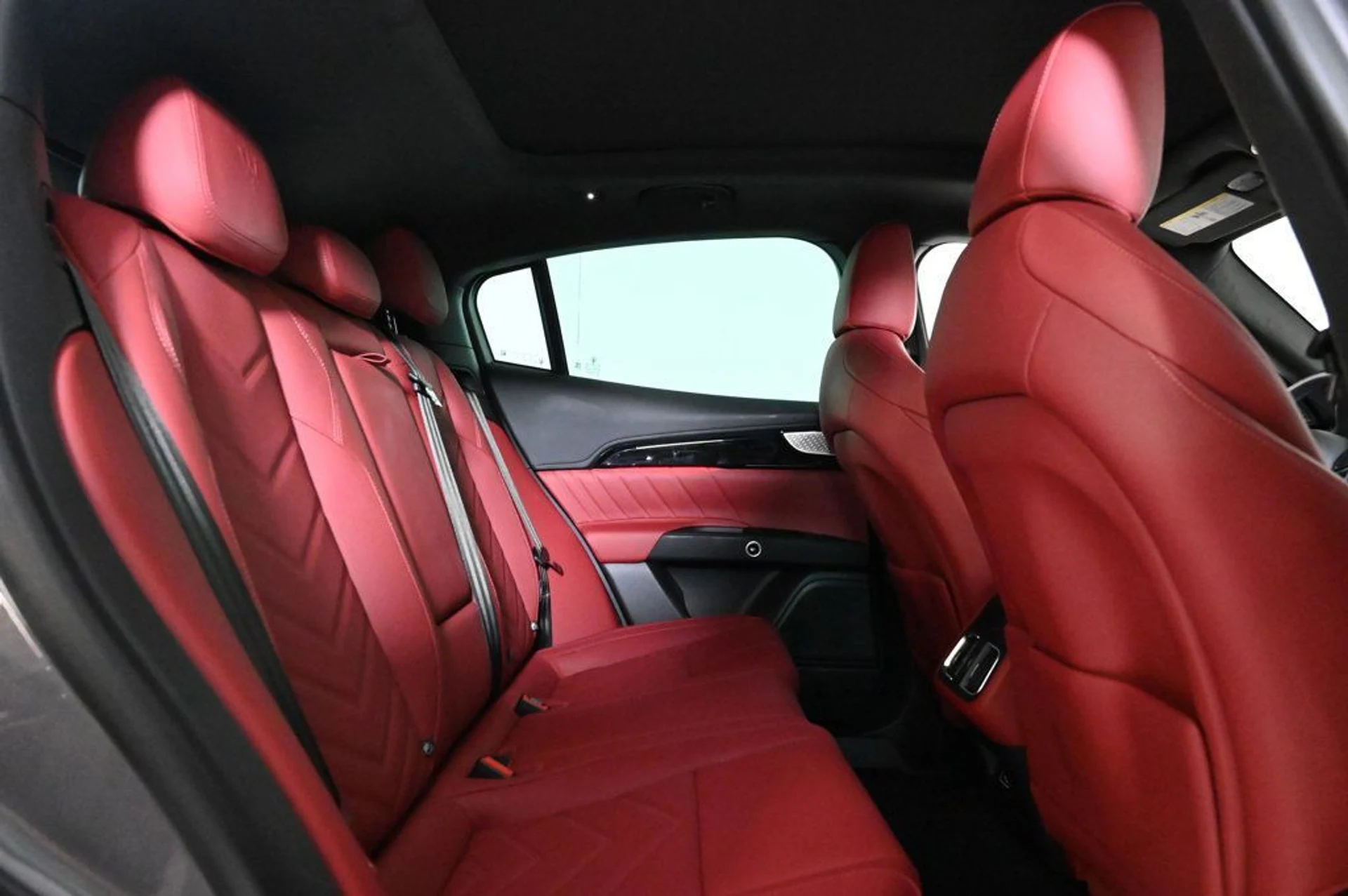 mph017_2539551489_used_2025_maserati_grecale_modena_11350_22913506_17_1024_70fb771e57