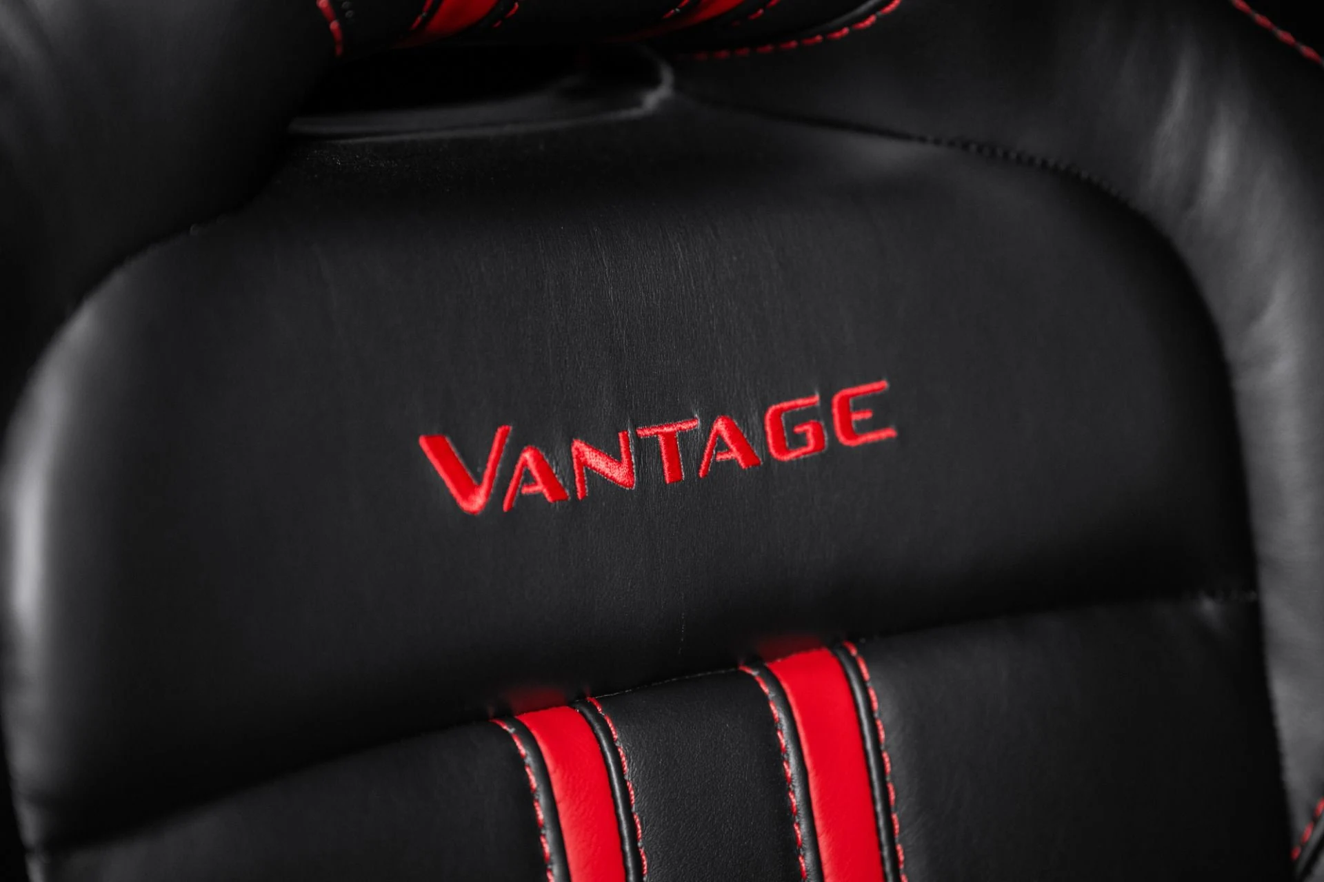 mph017_2550228011_Used_2019_Aston_Martin_Vantage_1779799907_d2bc19e1f0