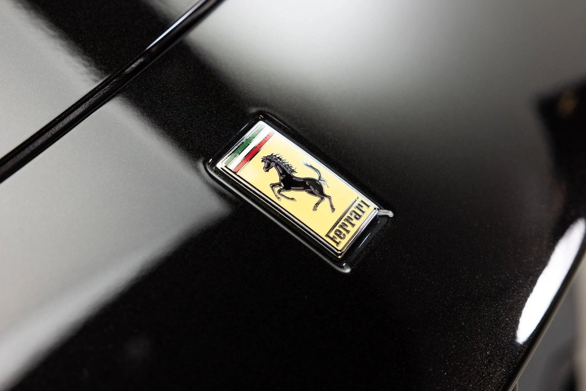mph017_2552636140_Used_2023_Ferrari_Roma_1791631697_0d5866c81b