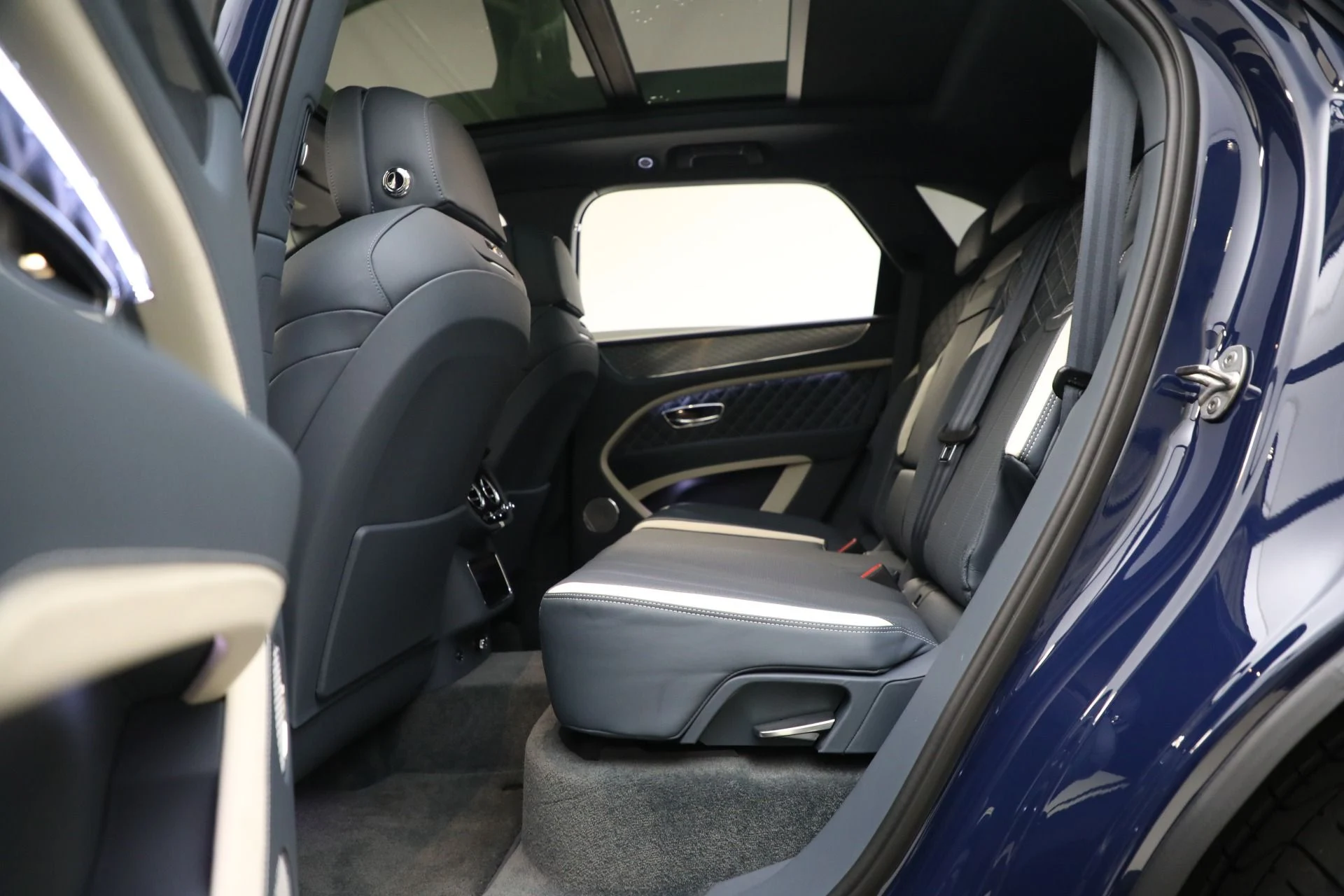 mph017_2559134526_Used_2023_Bentley_Bentayga_Speed_63d10dab9f