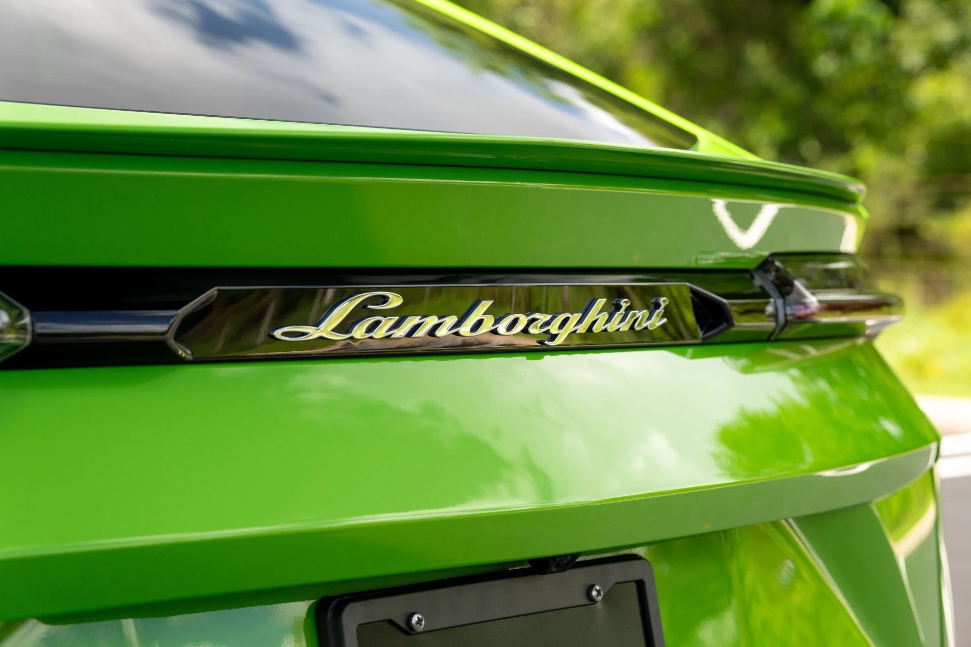 mph017_2564391718_Used_2023_Lamborghini_Urus_S_1758835388_6e154e13a4
