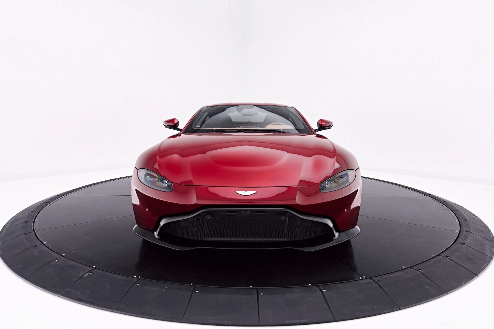 mph017_2583496817_Used_2020_Aston_Martin_Vantage_Base_1777504270_55104f7740