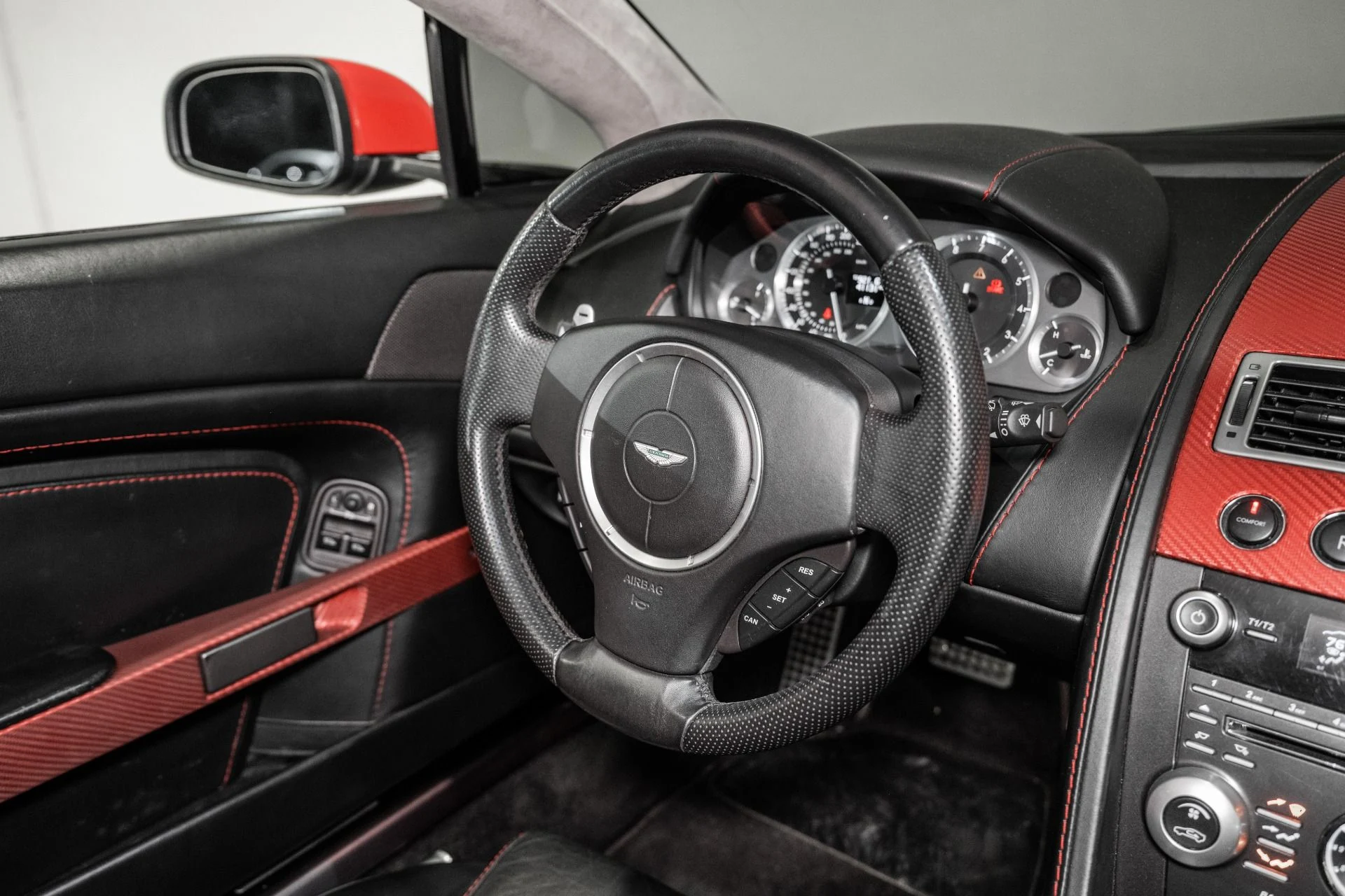 mph017_2593193206_Used_2009_Aston_Martin_V8_Vantage_1772034364_87a93cc031