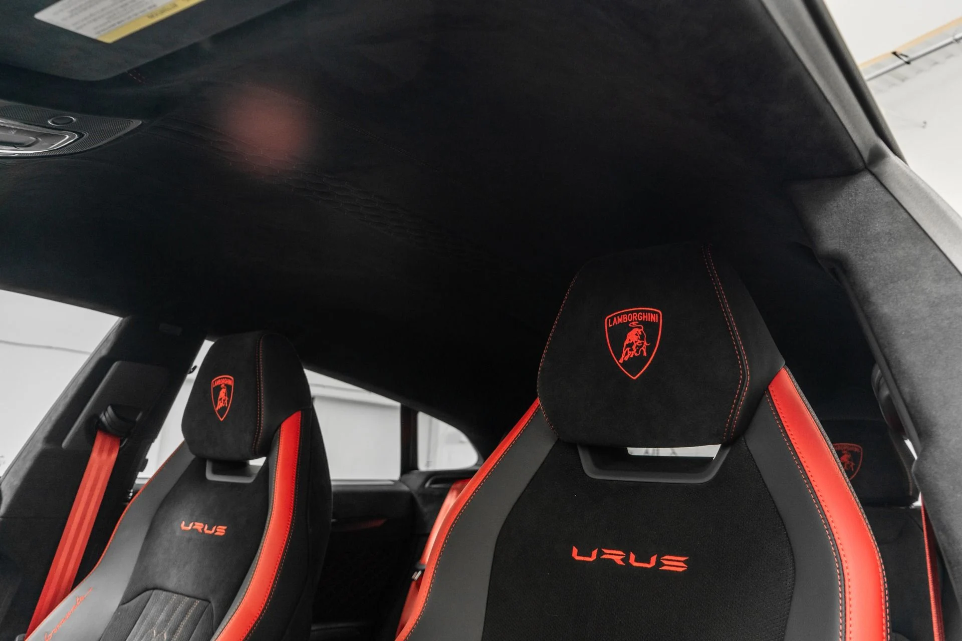 mph017_2598950718_Used_2024_Lamborghini_Urus_Performante_1759252680_e2813fcc4e