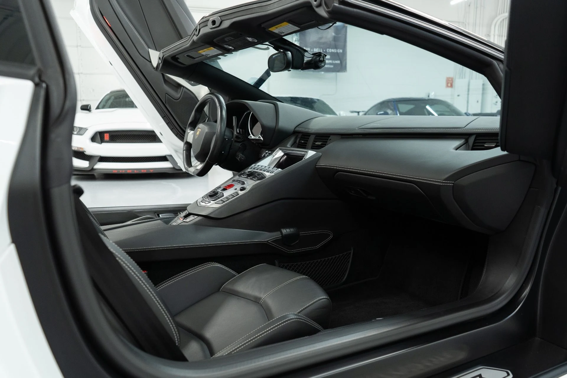 mph017_2602637191_Used_2015_Lamborghini_Aventador_LP_700_4_1765230650_5cdd23861a