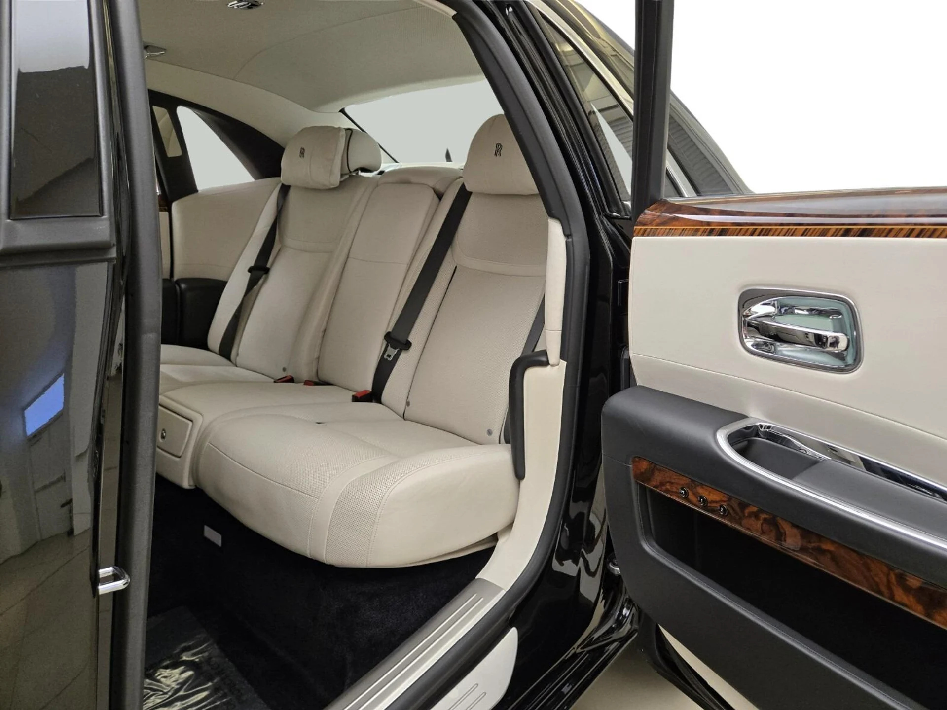 mph017_261555593_Used_2017_Rolls_Royce_Ghost_1773381585_49025a965d