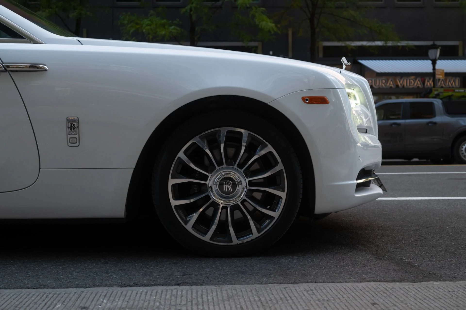 mph017_2616173529_Used_2018_Rolls_Royce_Dawn_1793292537_67cf89afad