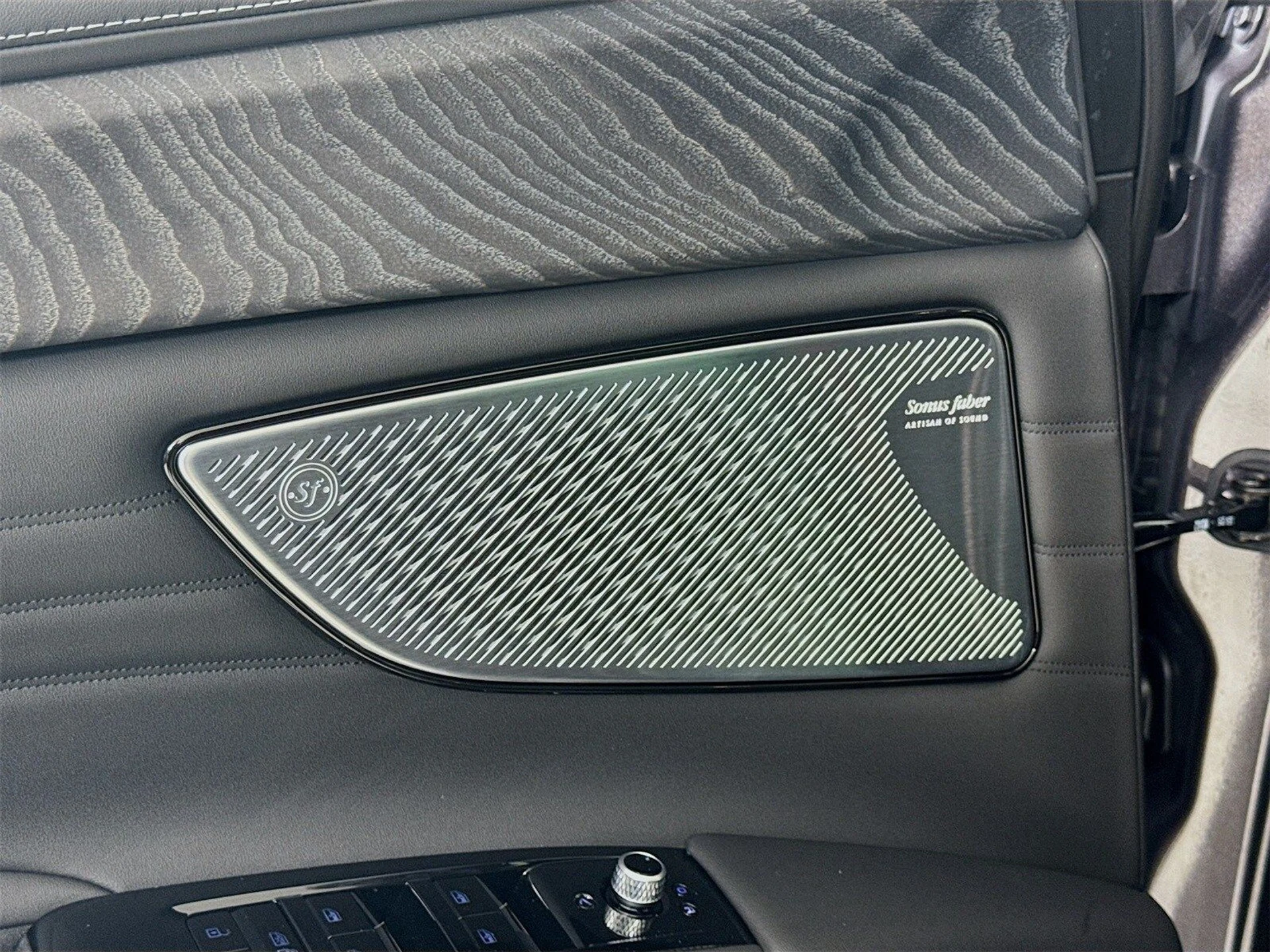 mph017_2617816077_2b39b5026f13f3302f79b4f0c9c39b0dx_9f0555943f