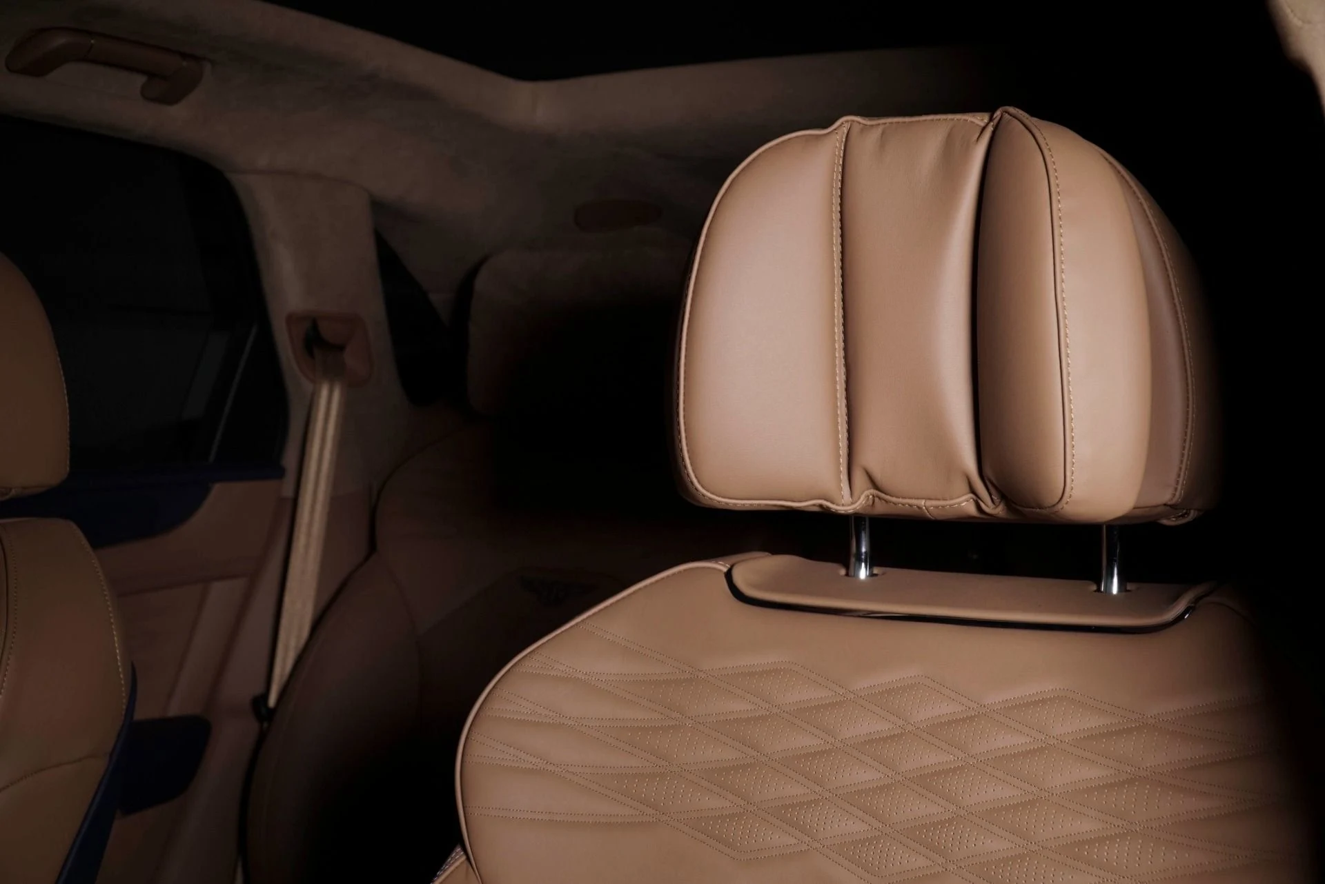 mph017_2618421679_New_2025_Bentley_Bentayga_Azure_1765905550_af48668fdc