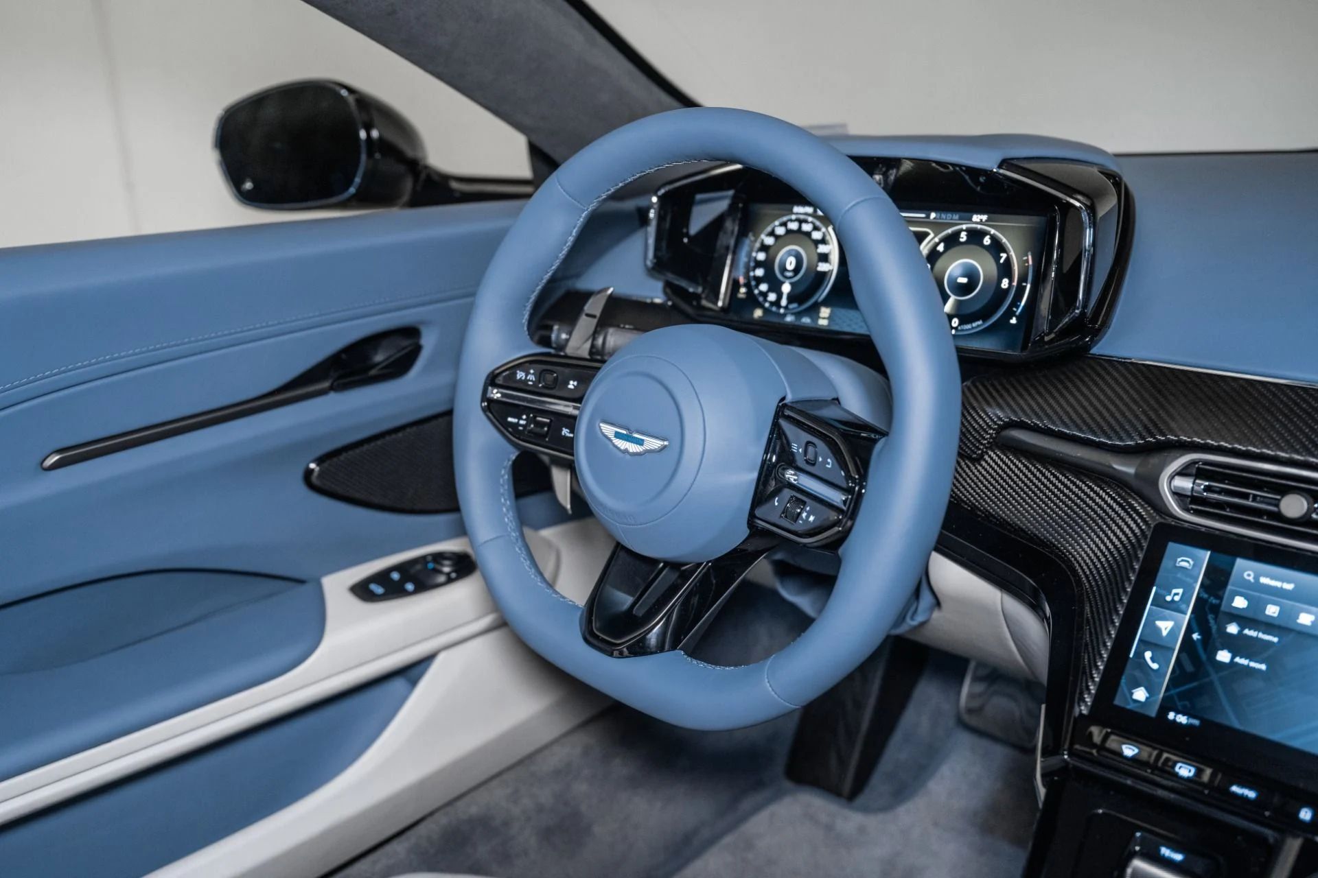 mph017_2621756545_New_2026_ASTON_MARTIN_VANTAGE_1759240597_5ad1722b34