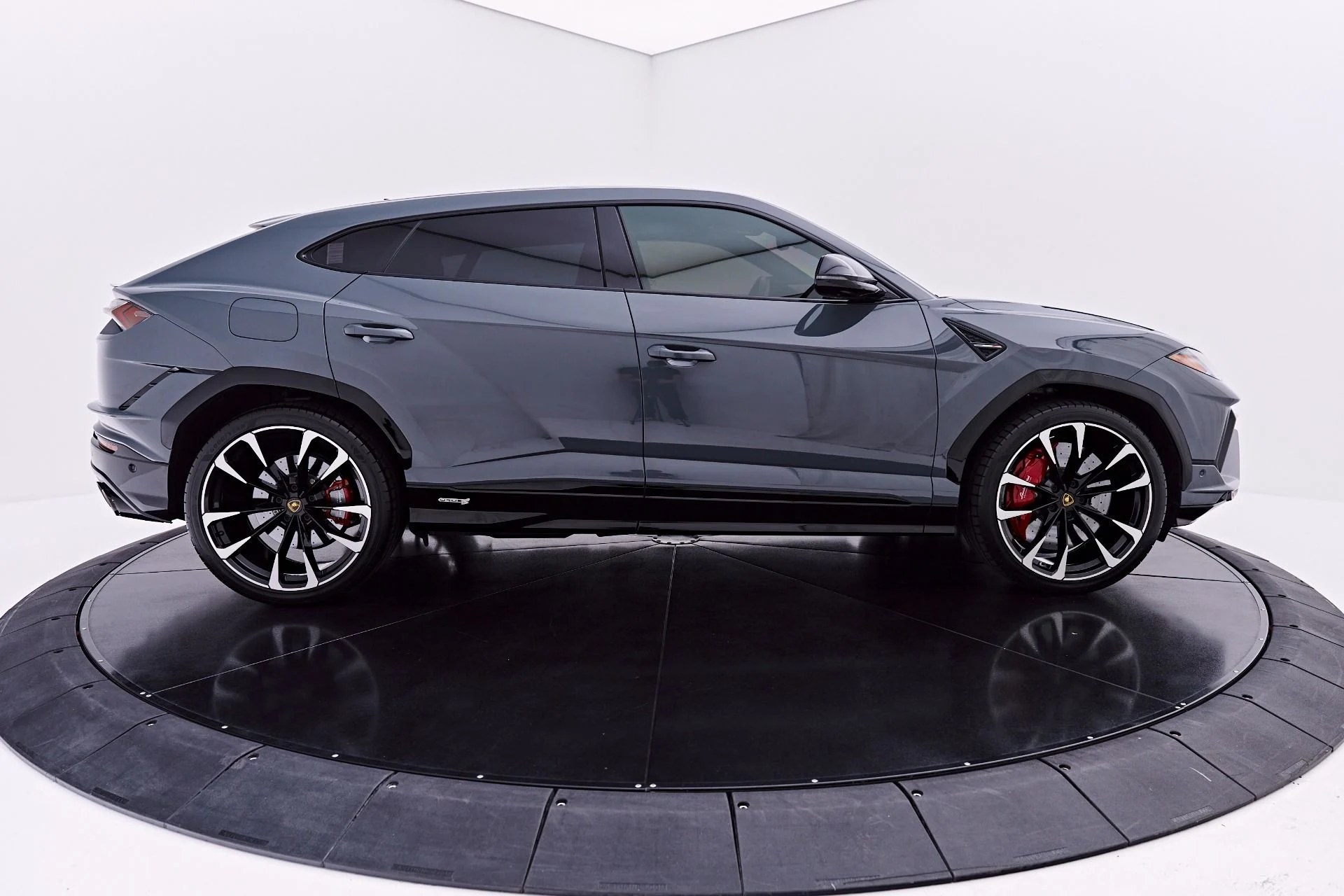 mph017_2631362946_Used_2023_Lamborghini_Urus_S_1783036904_7954e9ad12