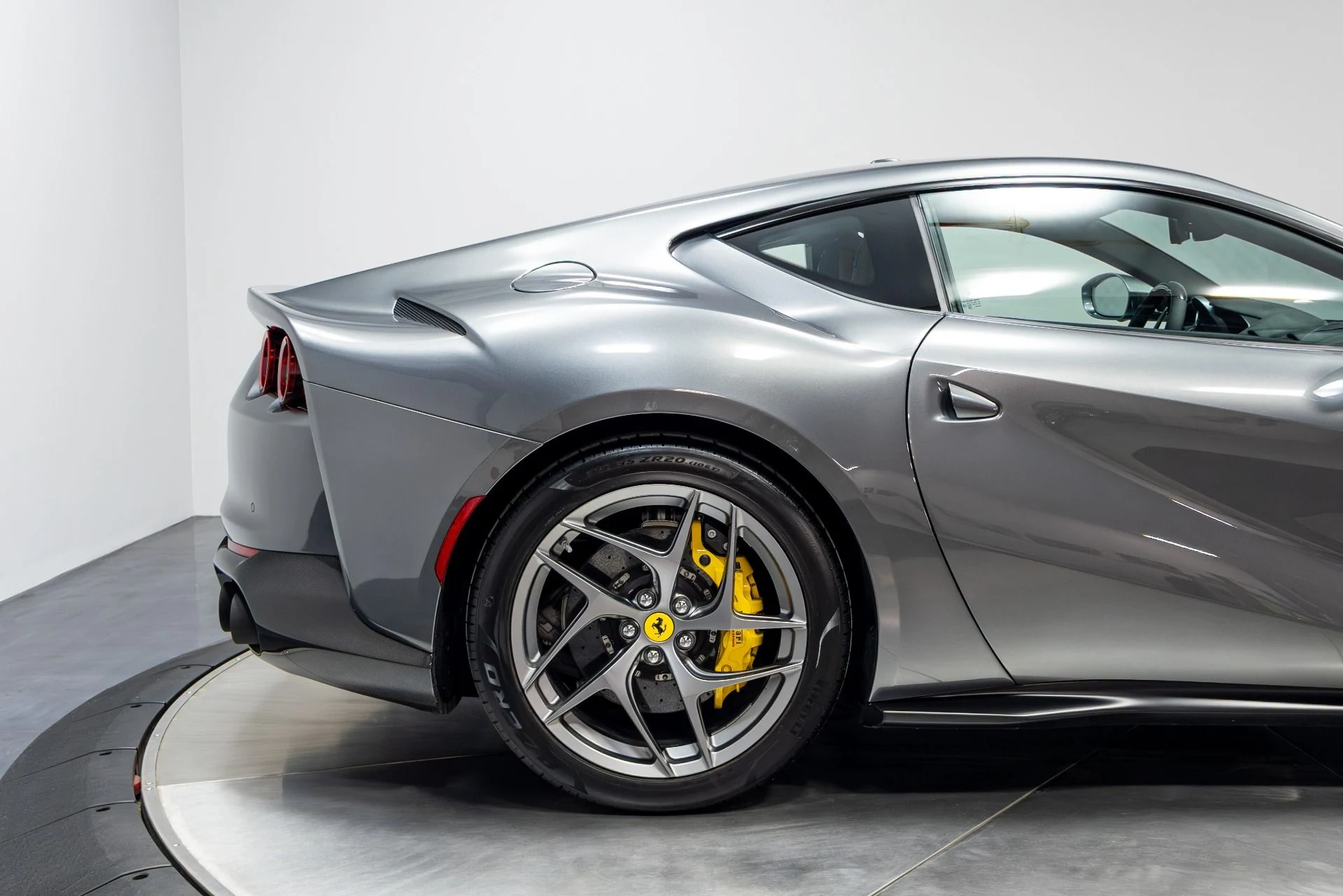 mph017_2631997624_Used_2020_Ferrari_812_Superfast_1777416323_13bc65a99c